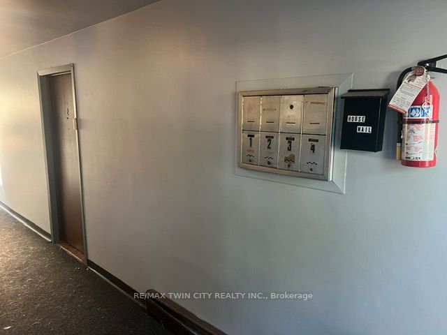 107 Sixth Avenue 4, Brantford, ON N3S 1B1 photo 2
