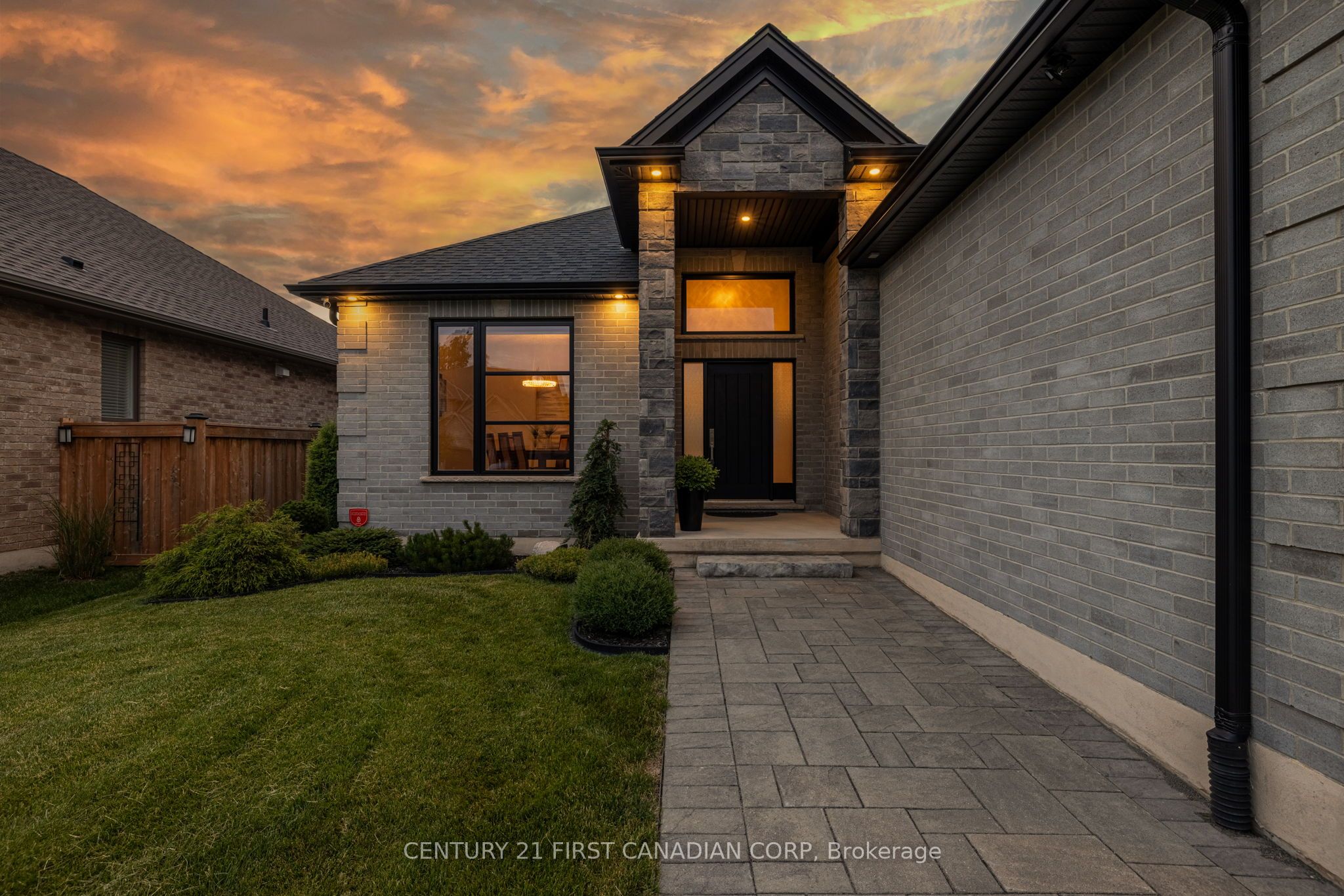 16 Foxborough Place, Thames Centre, ON N0M 2P0 photo 4
