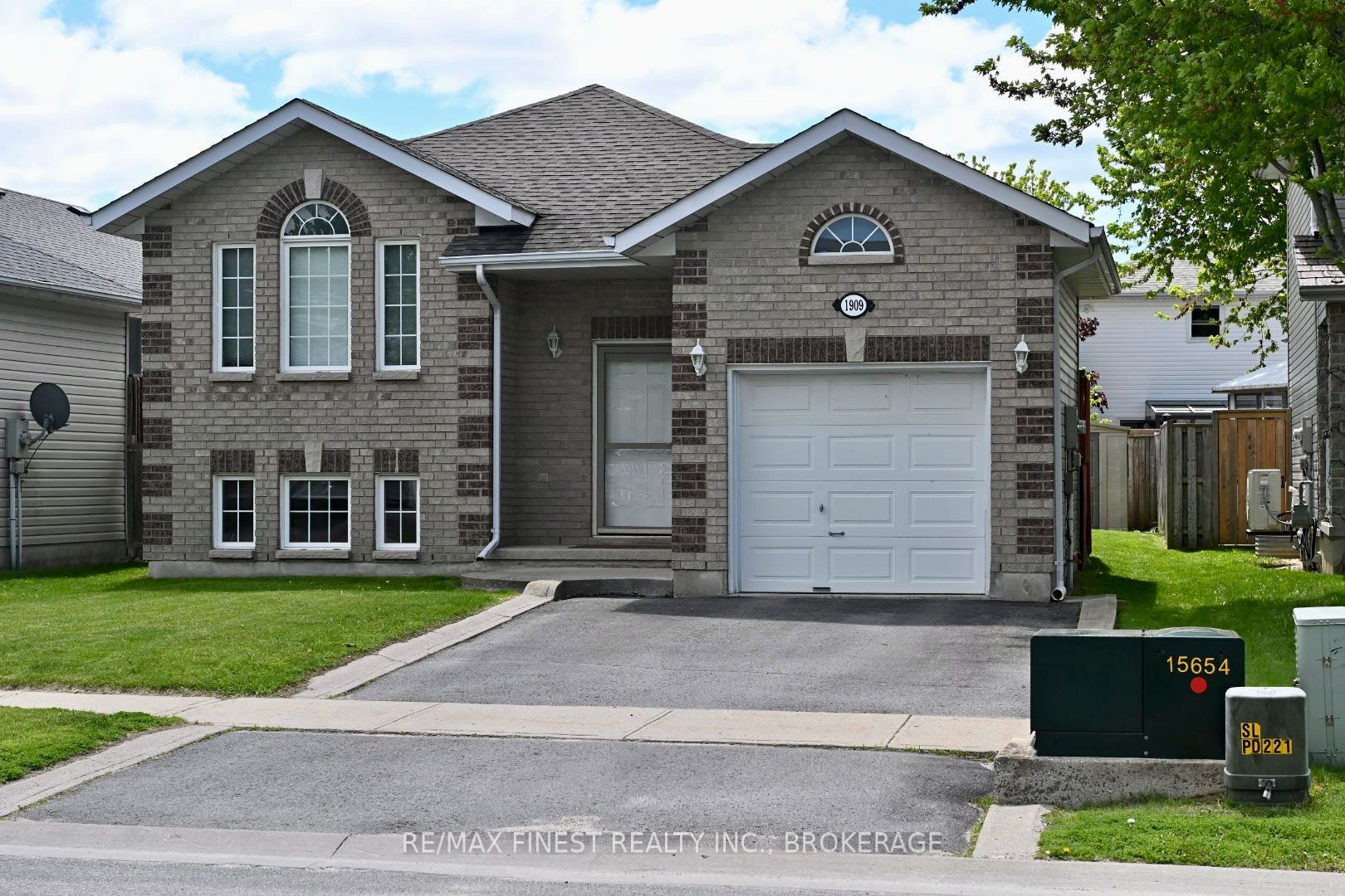 1909 Spindlewood Street, Kingston, ON K7P 3G5 photo 2