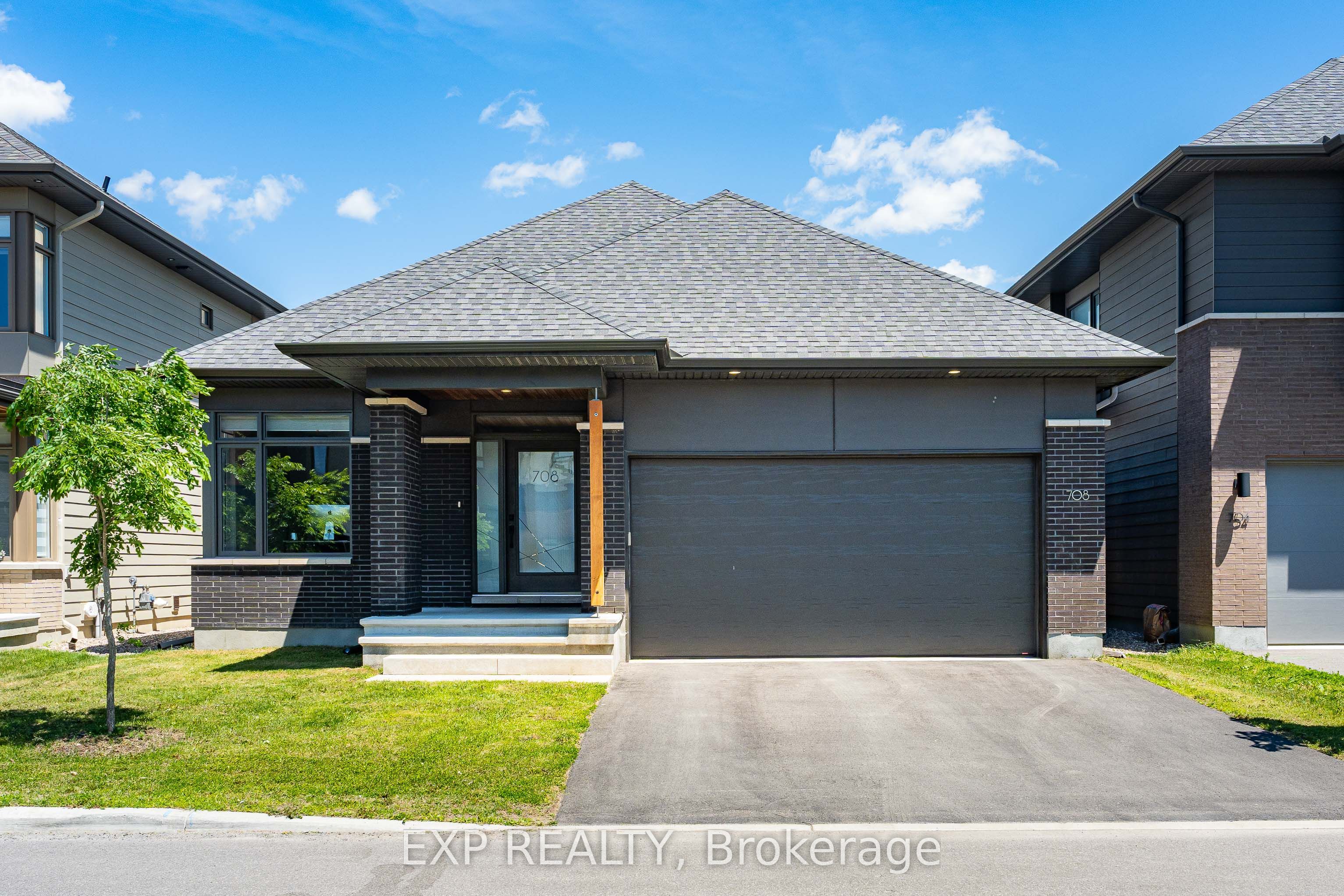 708 Wooler Place, Leitrim, ON K1T 0T6