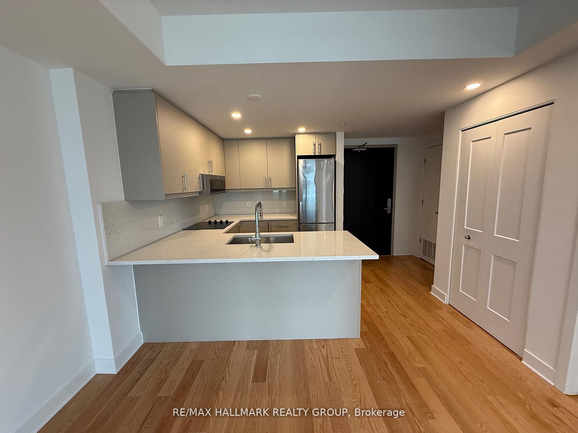 180 George Street 1004, Lower Town - Sandy Hill, ON K1N 0G8 photo 5