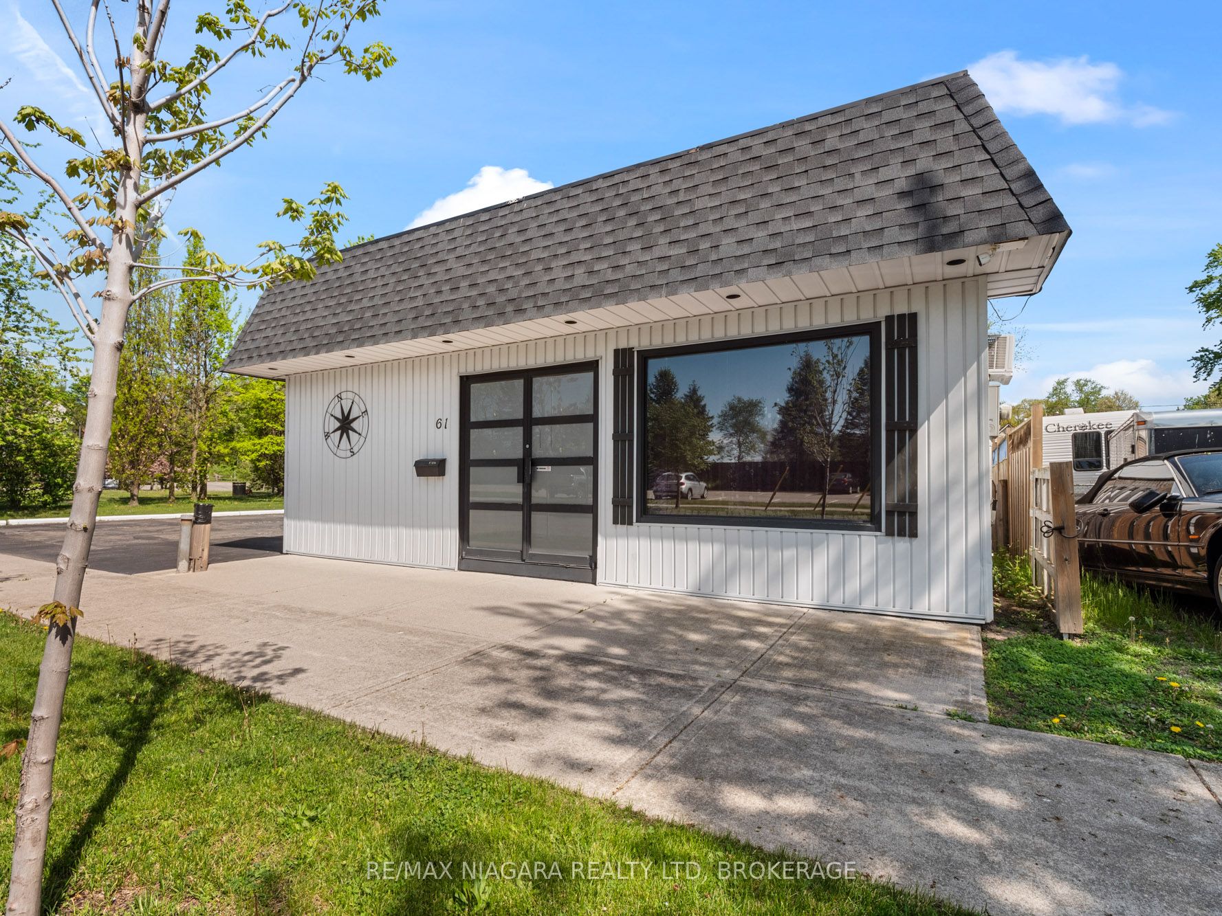 61 Queen Street, Fort Erie, ON L2A 1T7 photo 2
