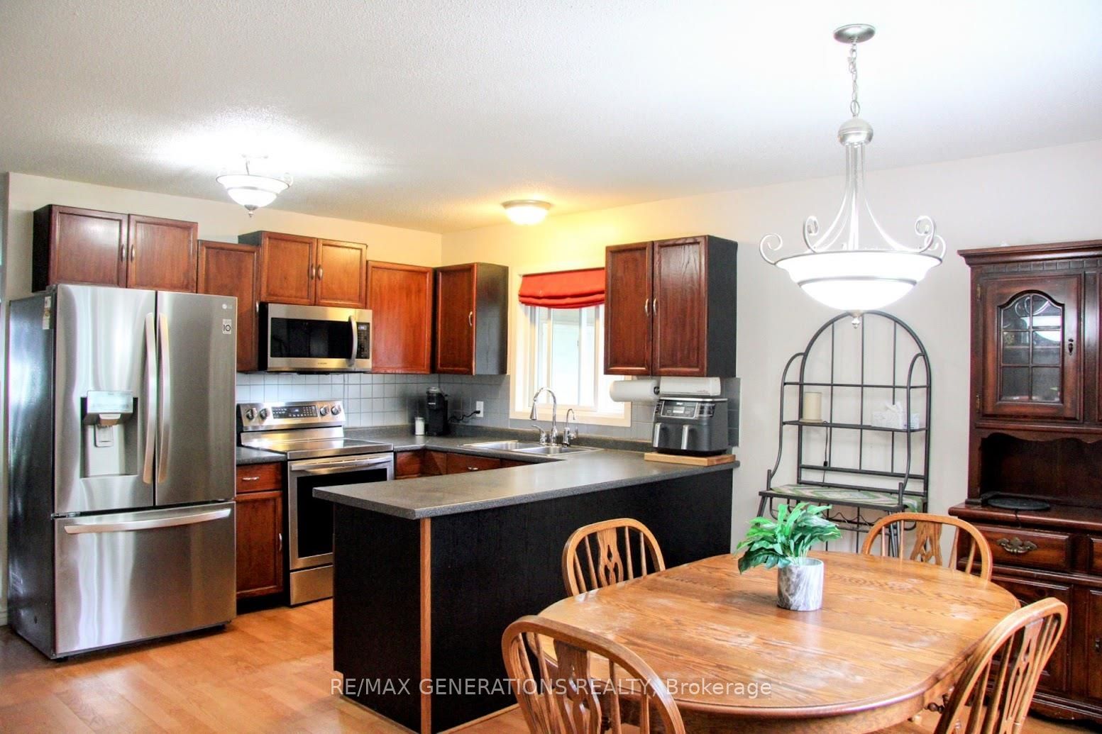 9 Michano Drive, Marathon, ON P0T 2E0 photo 2