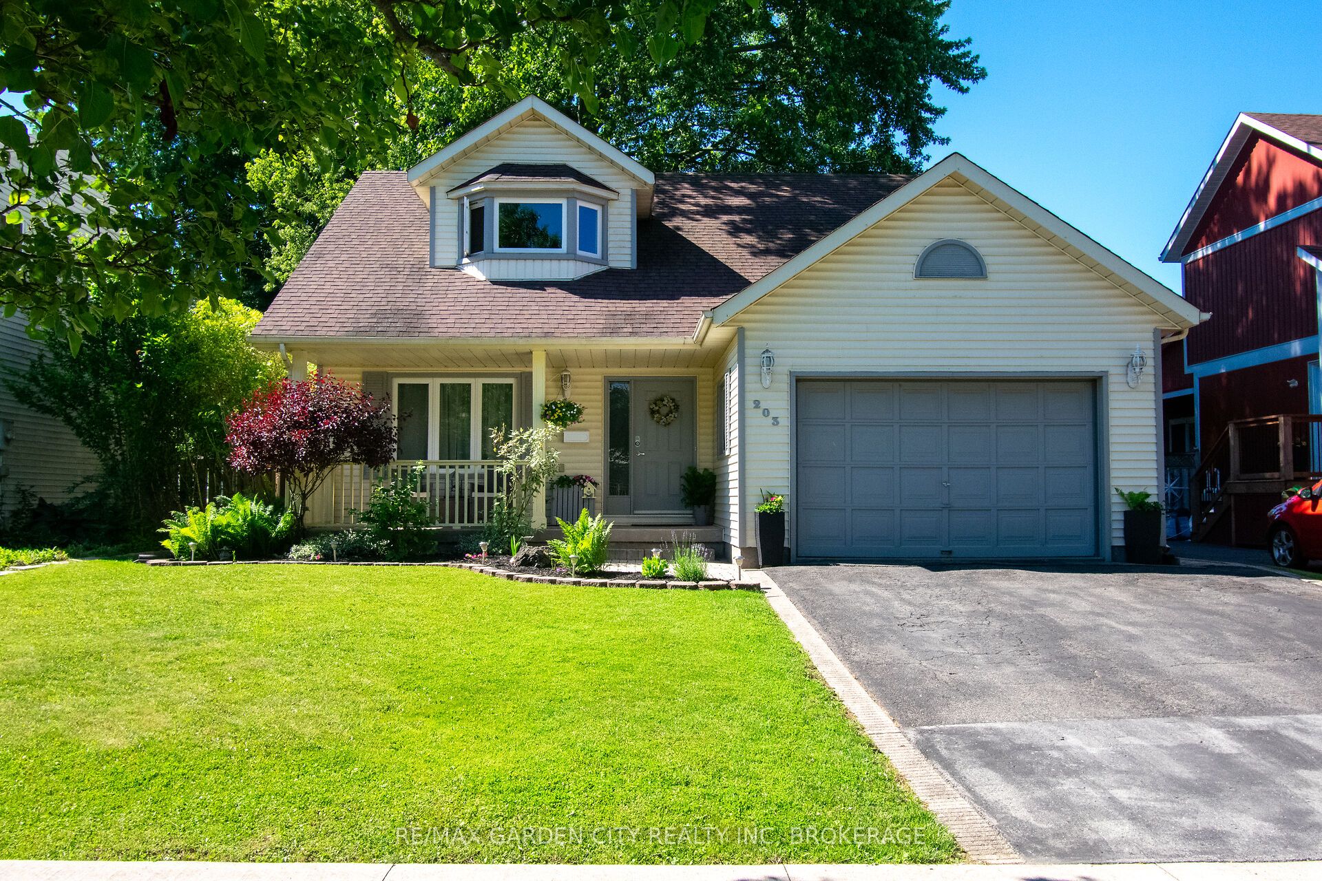 203 LEASIDE Drive, Welland, ON L3C 6N4