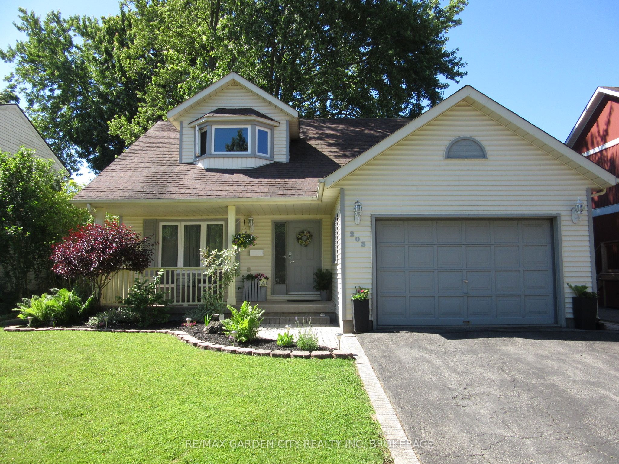 203 LEASIDE Drive, Welland, ON L3C 6N4 photo 2