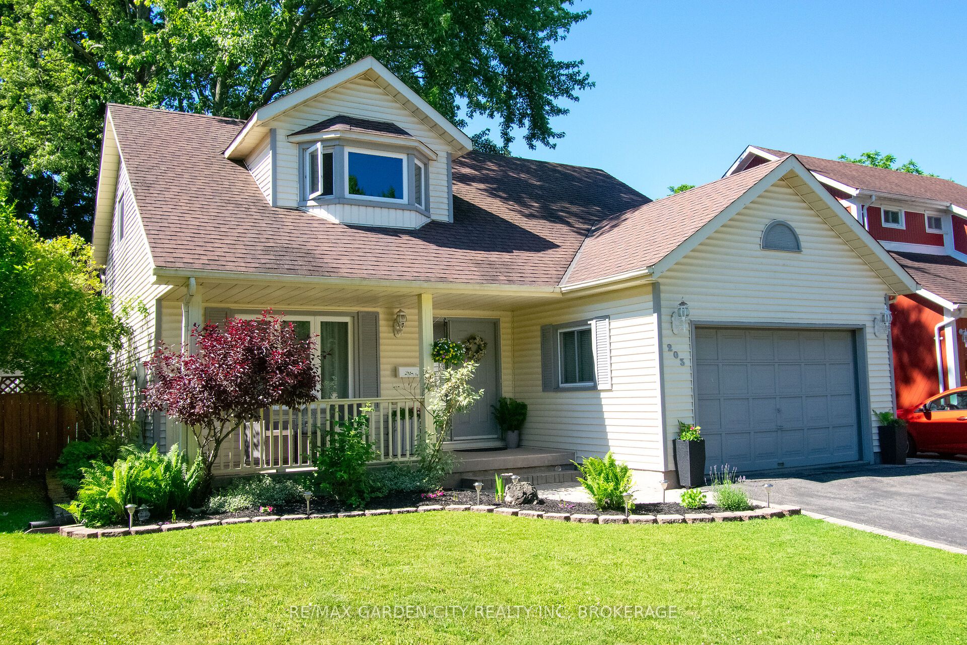 203 LEASIDE Drive, Welland, ON L3C 6N4 photo 3
