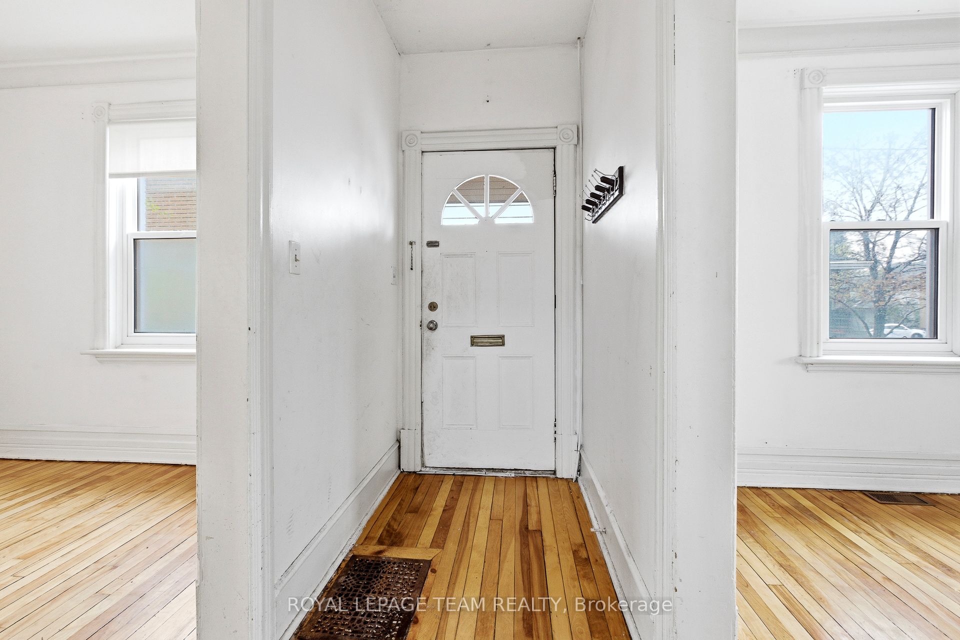 910 Pinecrest Road, Britannia Heights - Queensway Terrace N and Area, ON K2B 6B3 photo 5