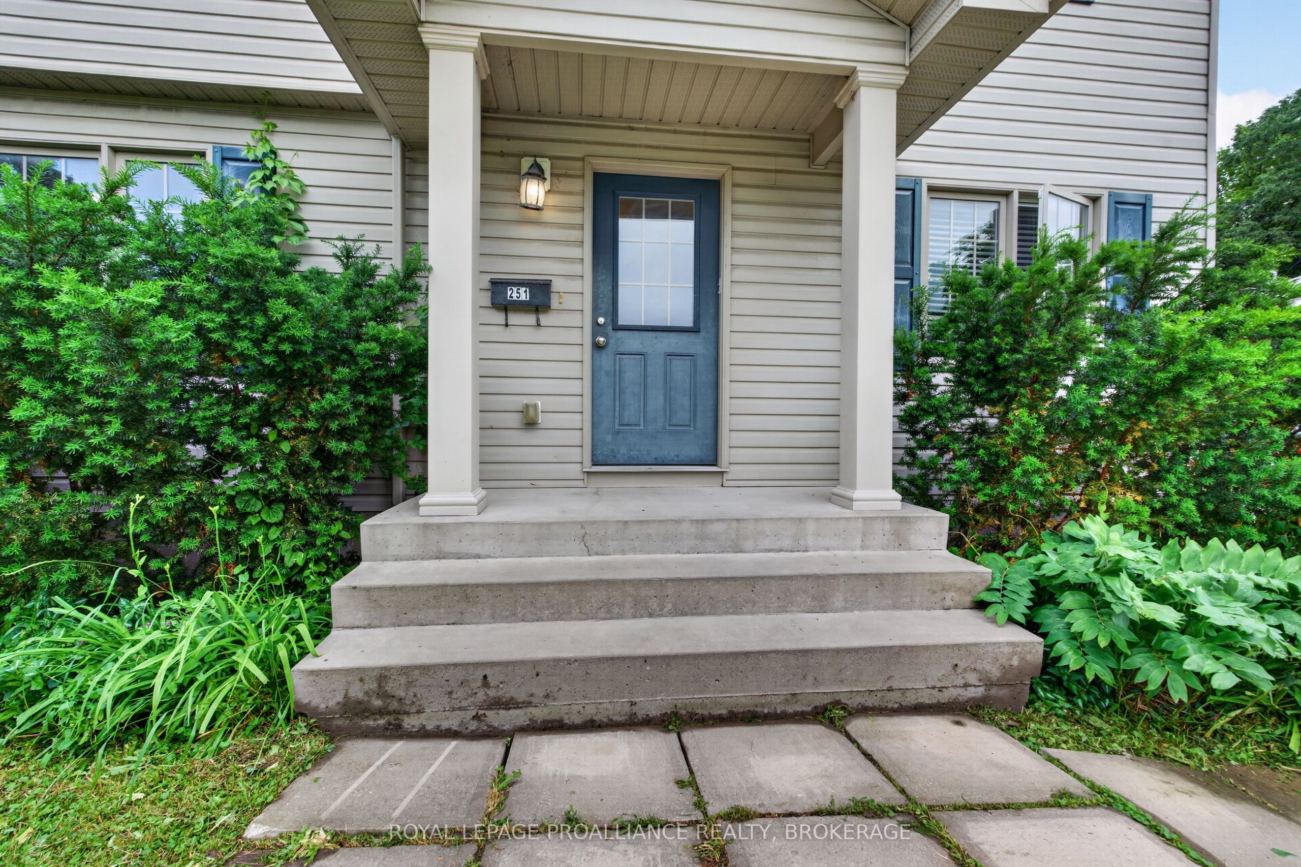 251 Yonge Street, Kingston, ON K7M 1G2 photo 4
