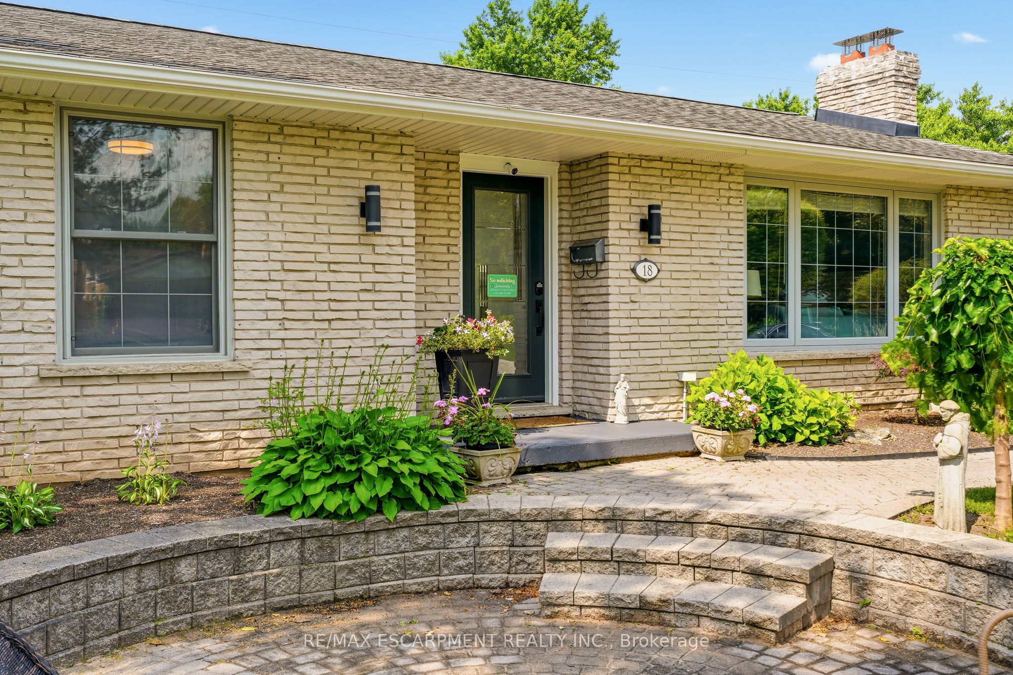 18 Fireside Drive, Hamilton, ON L8N 2Z7 photo 3