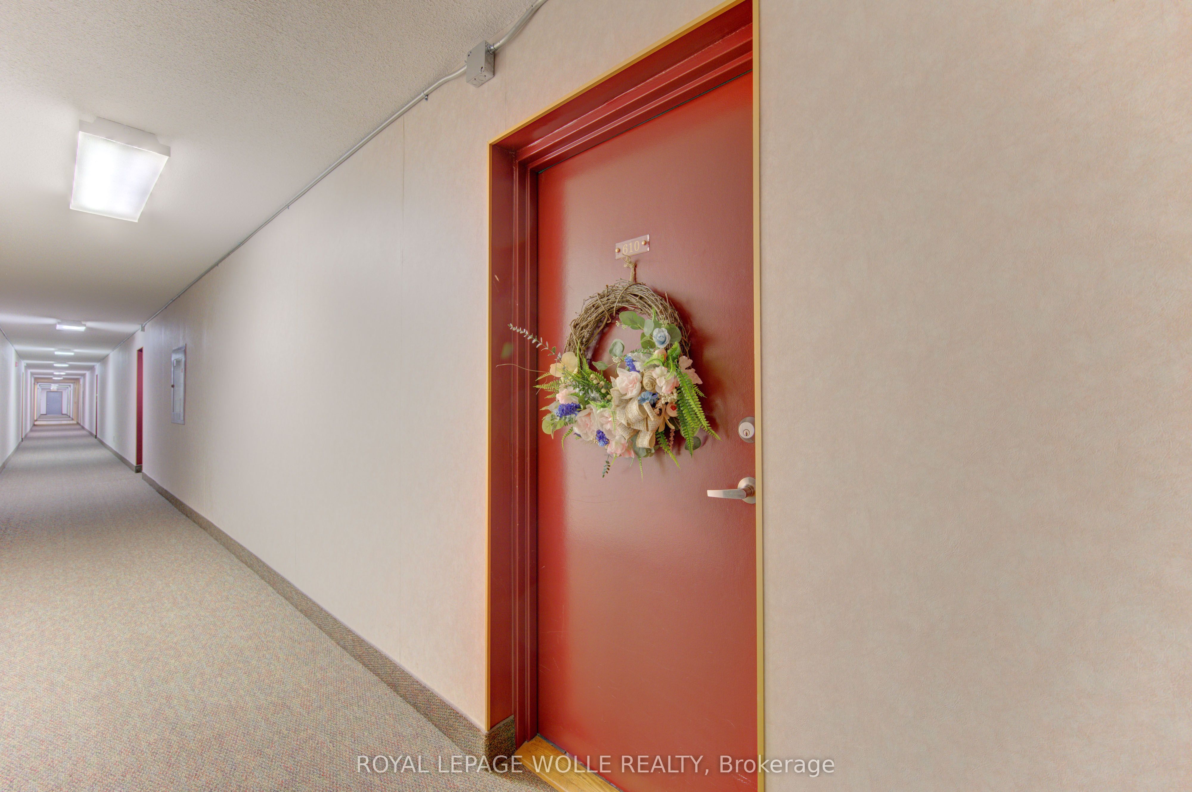 1100 Courtland Avenue E 610, Kitchener, ON N2C 2H9 photo 3