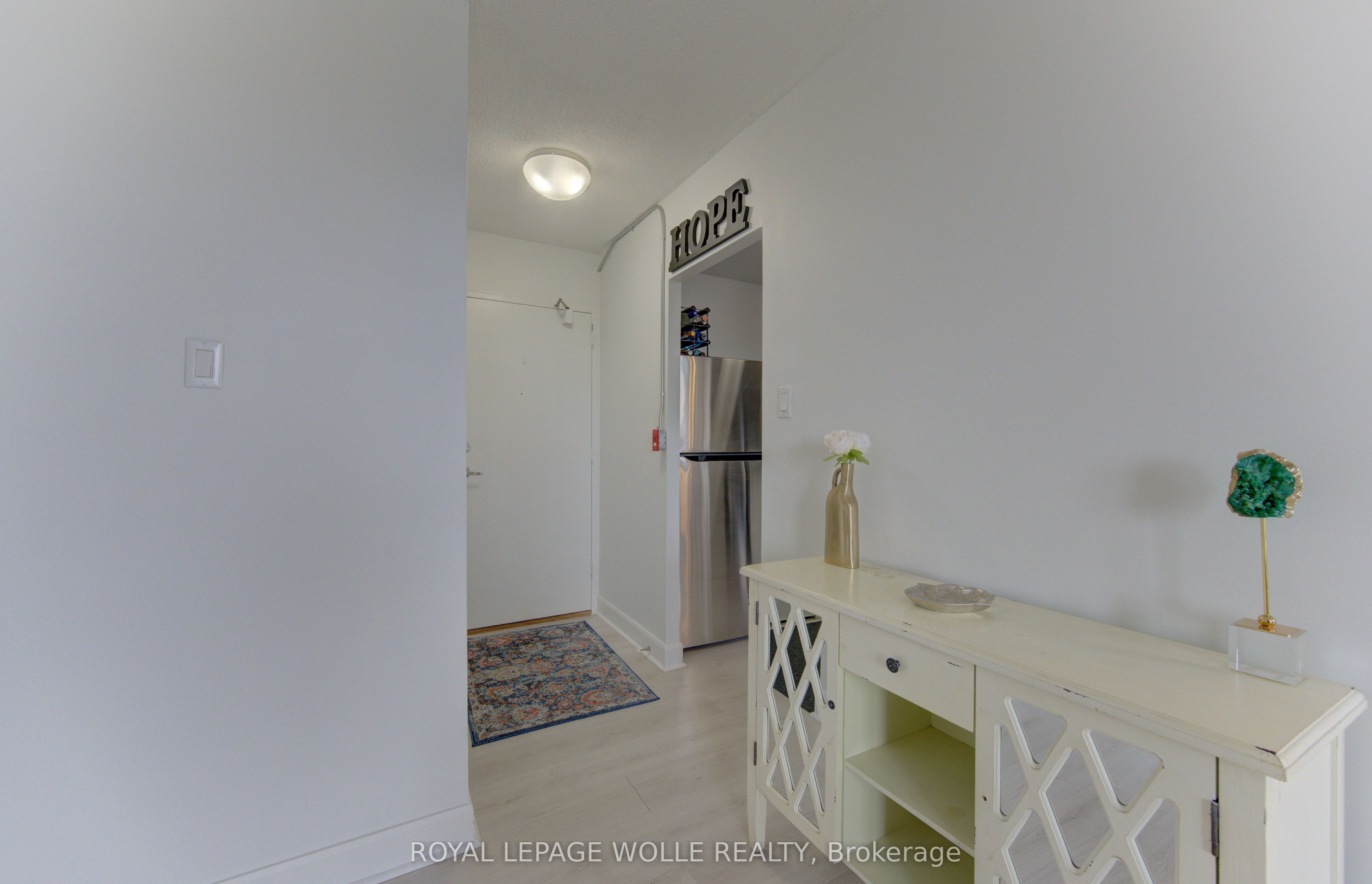 1100 Courtland Avenue E 610, Kitchener, ON N2C 2H9 photo 4