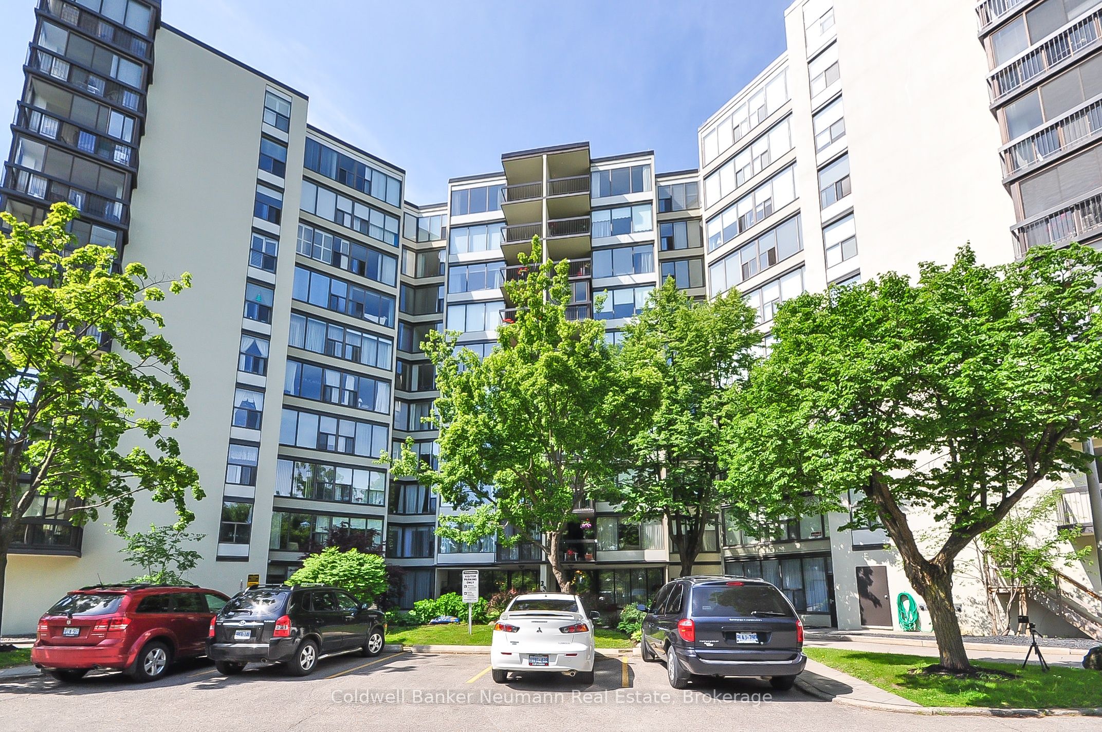 23 Woodlawn Road E 305, Guelph, ON N1H 7G6