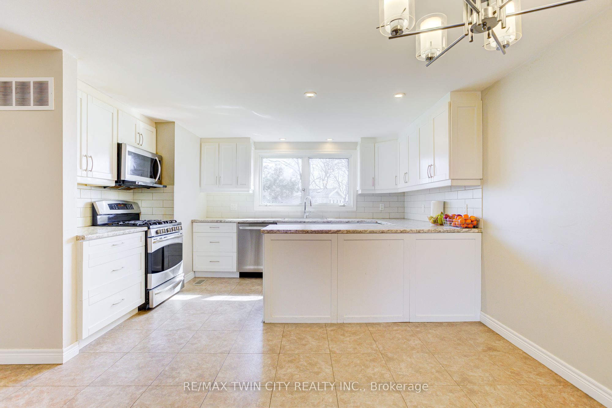 22 Blackhorne Crescent, Kitchener, ON N2E 1T1 photo 5