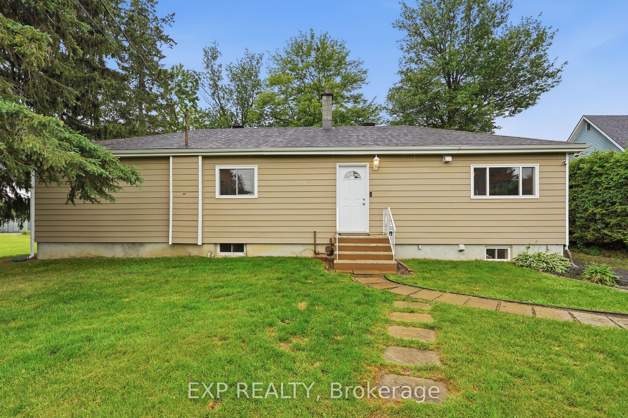 1876 Division Street, Orleans - Cumberland and Area, ON K0A 3H0