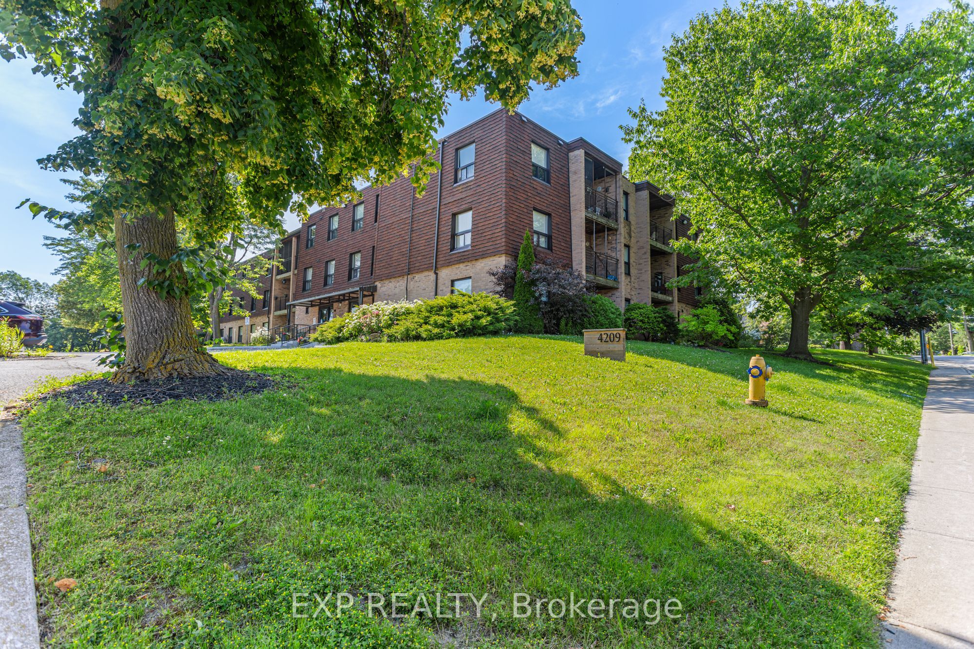 4209 Hixon Street 211, Lincoln, ON L3J 0K2