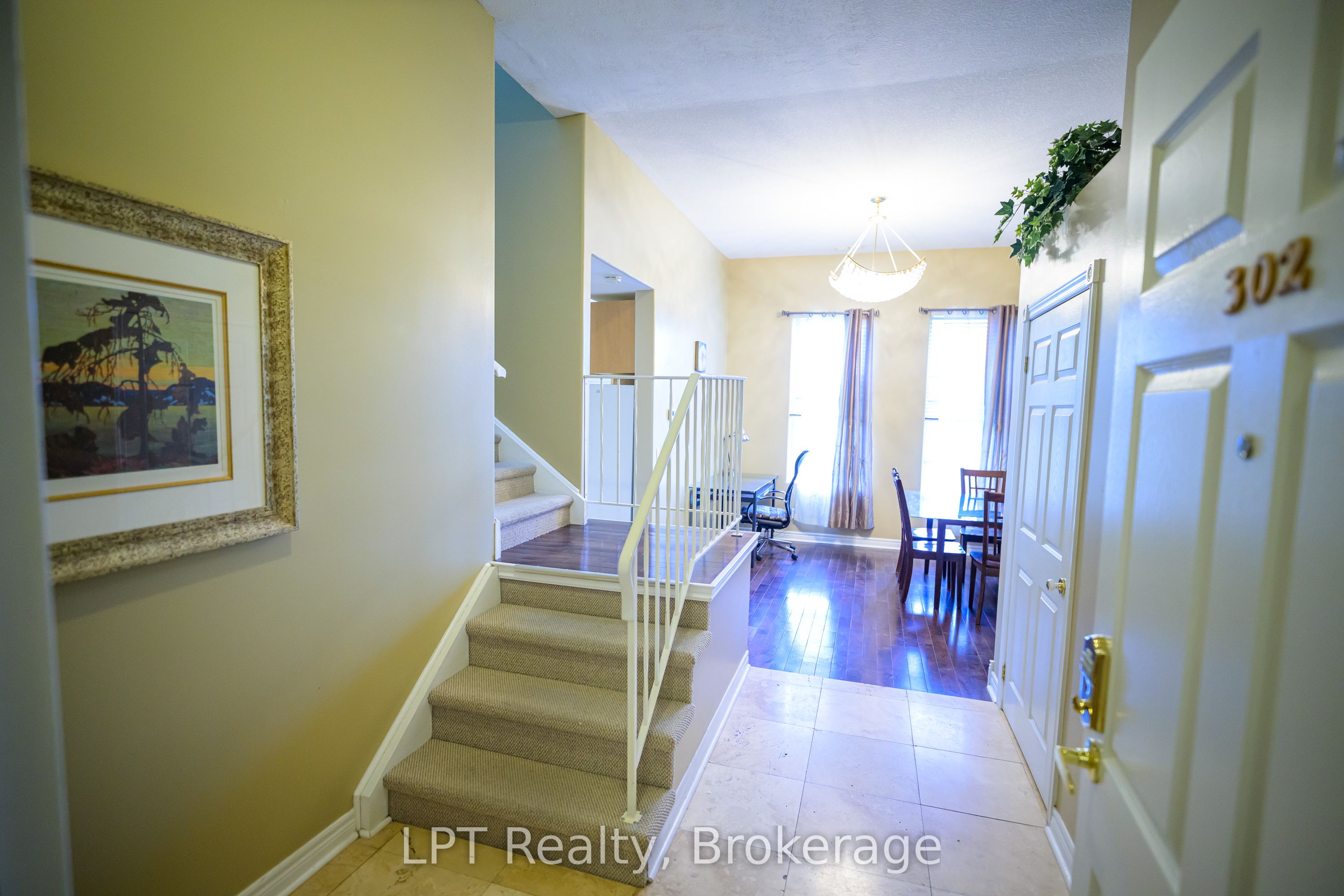 317 Queen Street 302, Chatham-Kent, ON N7M 2H7 photo 2