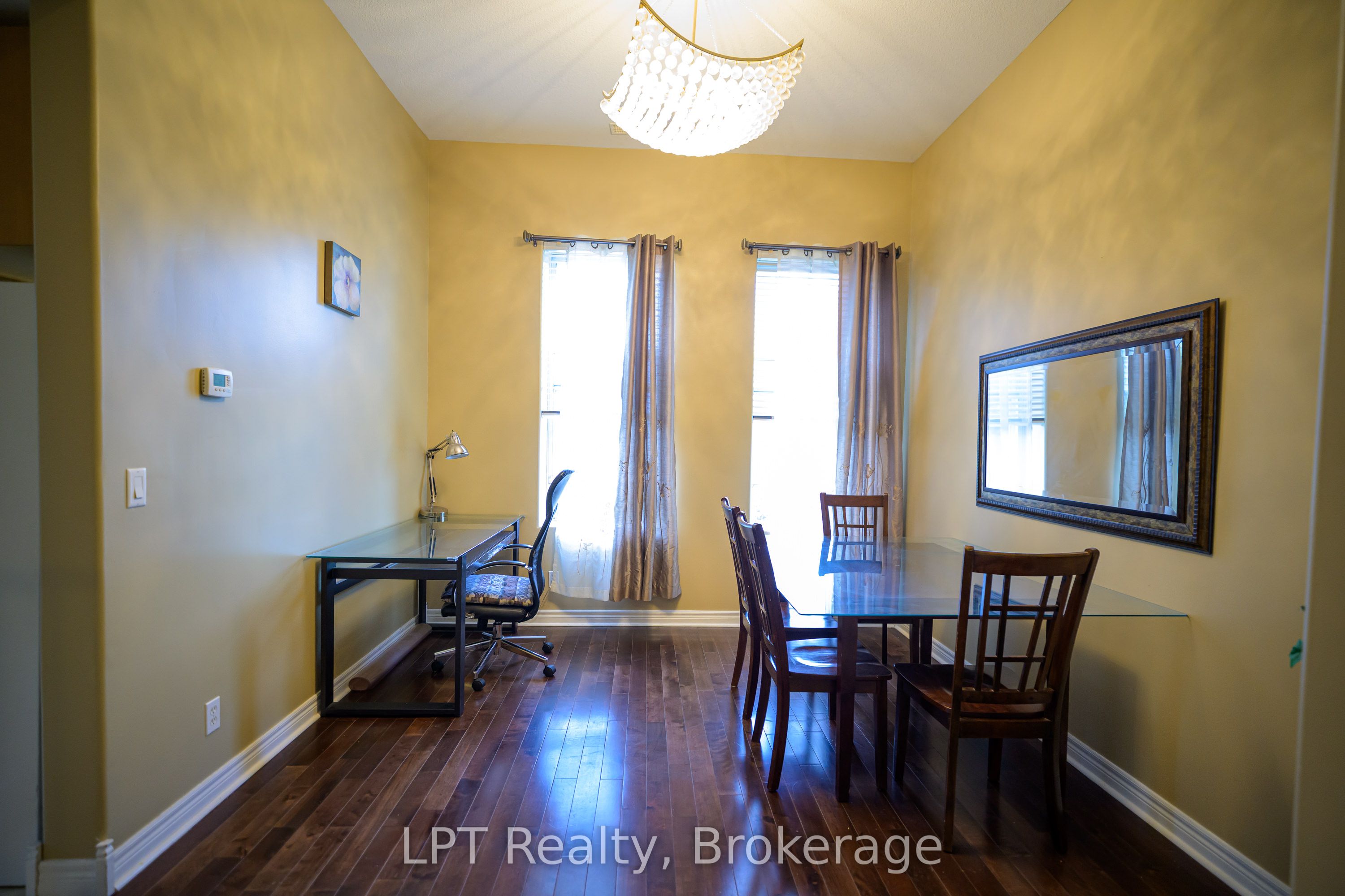 317 Queen Street 302, Chatham-Kent, ON N7M 2H7 photo 3