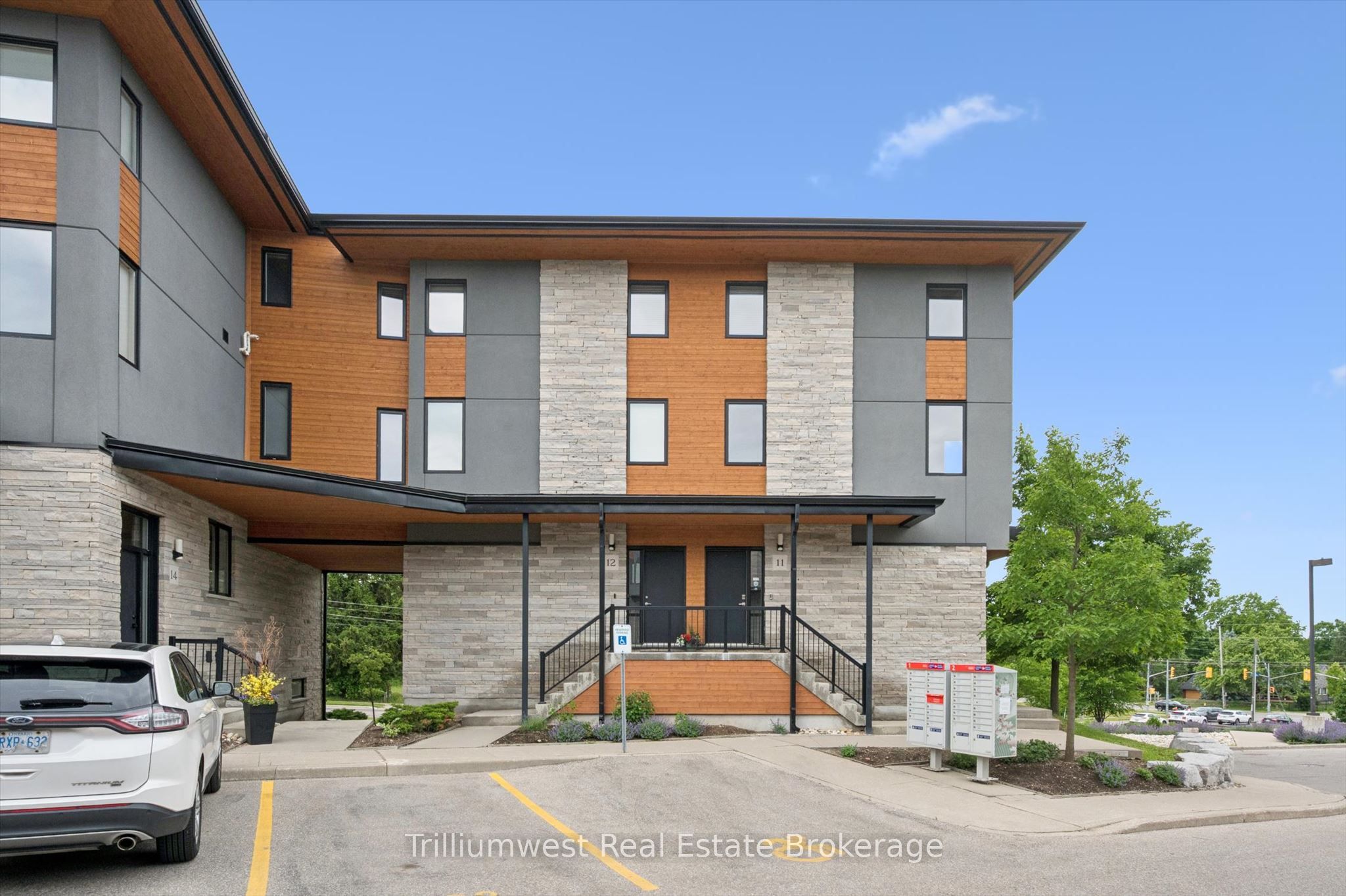 32 Arkell Road 9, Guelph, ON N1L 1G8 photo 2