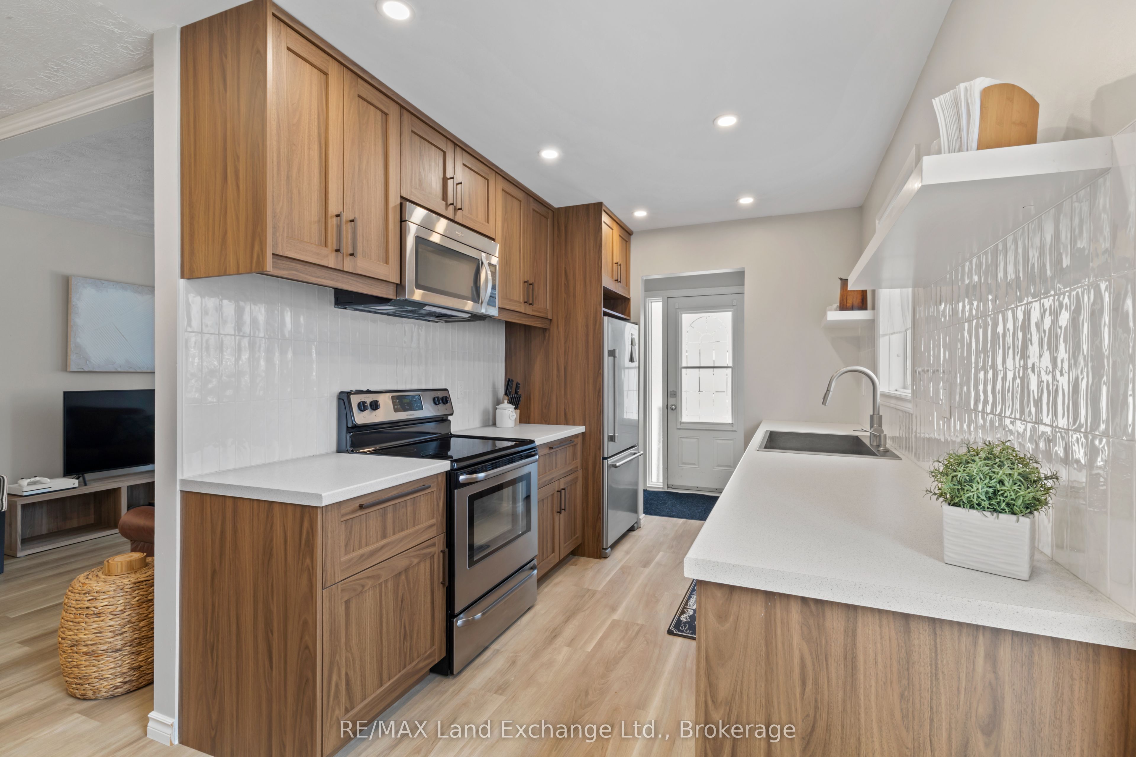 283 Bricker Street, Saugeen Shores, ON N0H 2C1 photo 3