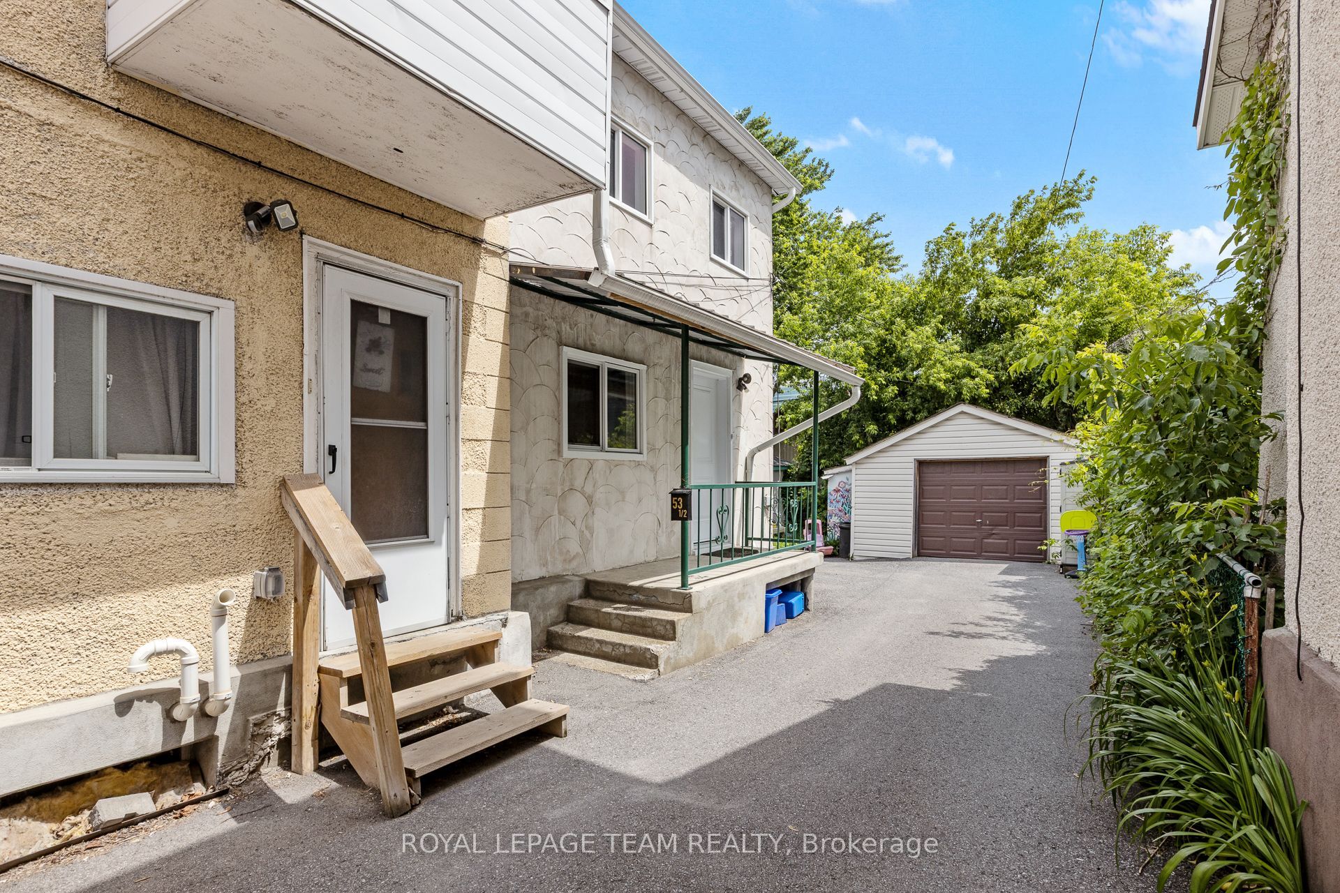 53-1/2 S Champagne Avenue B, Dows Lake - Civic Hospital and Area, ON K1S 4P1 photo 2