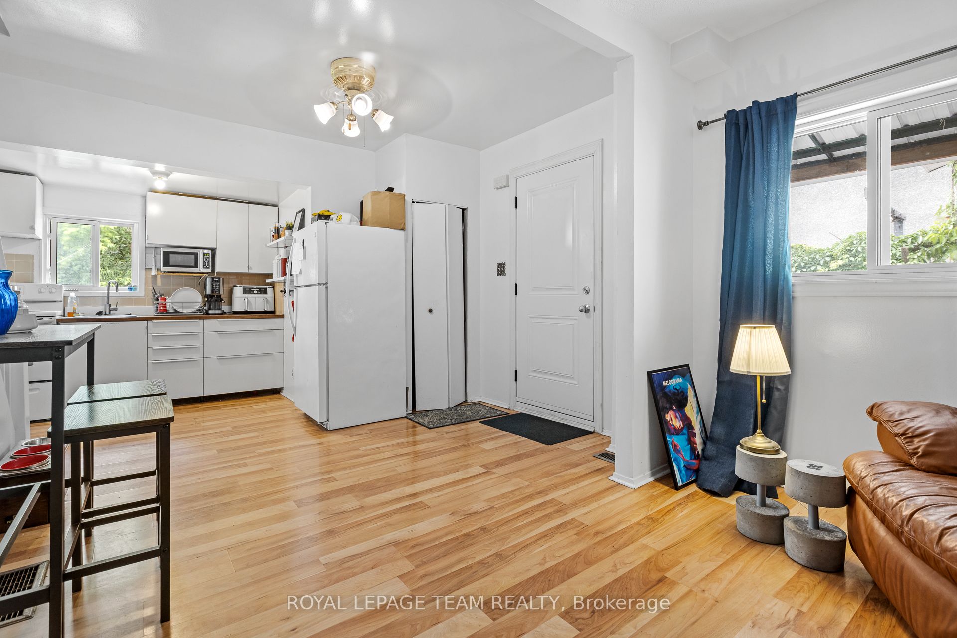 53-1/2 S Champagne Avenue B, Dows Lake - Civic Hospital and Area, ON K1S 4P1 photo 3