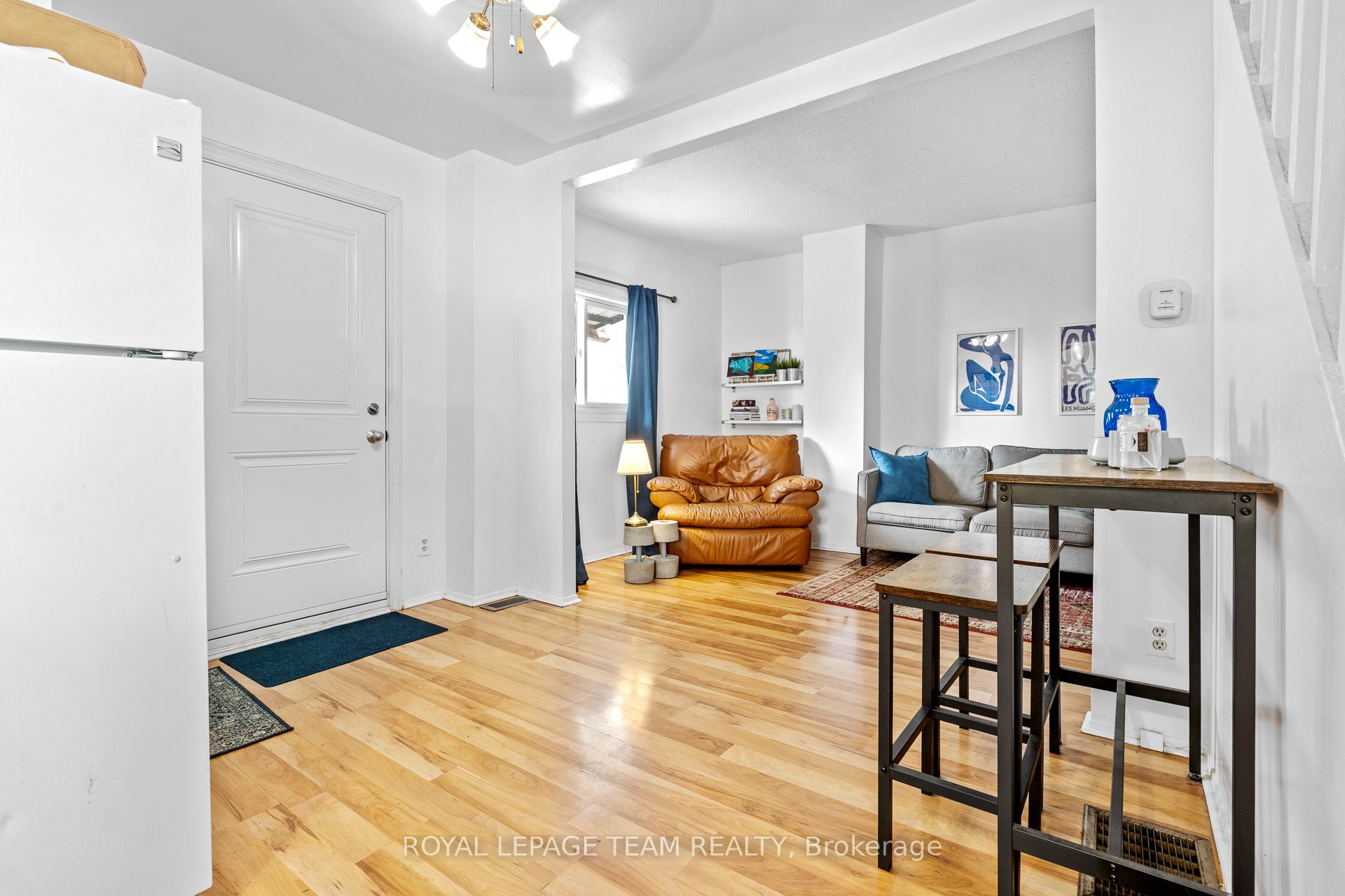 53-1/2 S Champagne Avenue B, Dows Lake - Civic Hospital and Area, ON K1S 4P1 photo 4