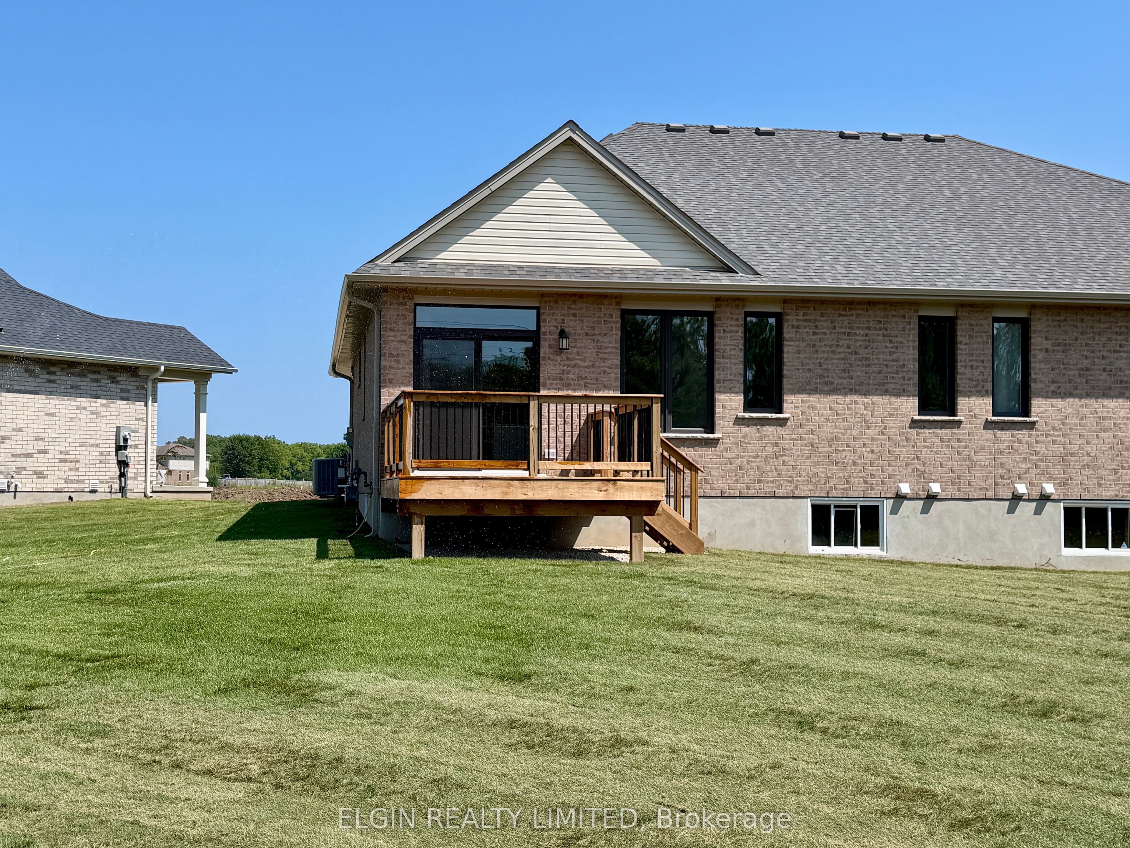 5 Columbus Court, Central Elgin, ON N5P 0E5 photo 2
