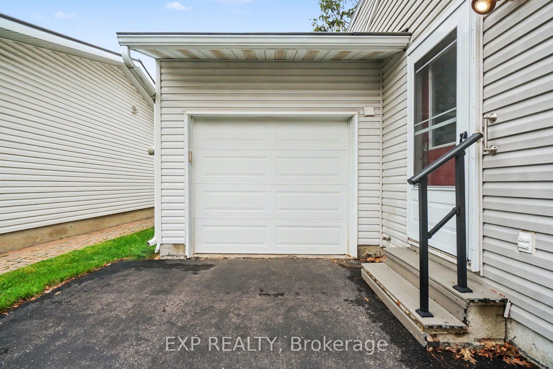1021 Cadboro Road, Cyrville - Carson Grove - Pineview, ON K1J 8C8 photo 4