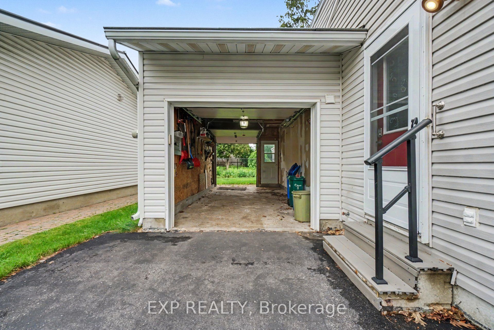 1021 Cadboro Road, Cyrville - Carson Grove - Pineview, ON K1J 8C8 photo 5