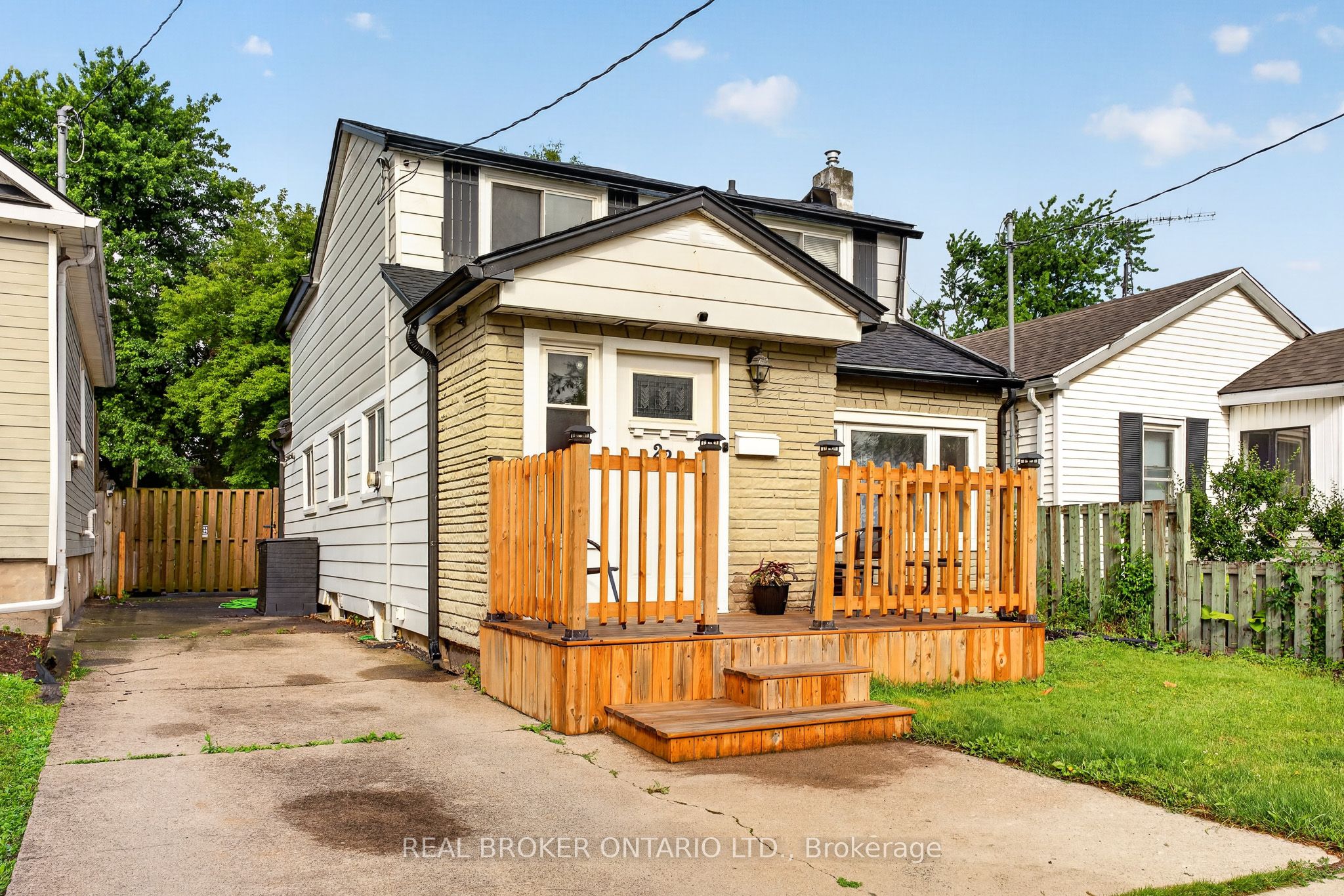 22 Edith Street, St. Catharines, ON L2S 2P7