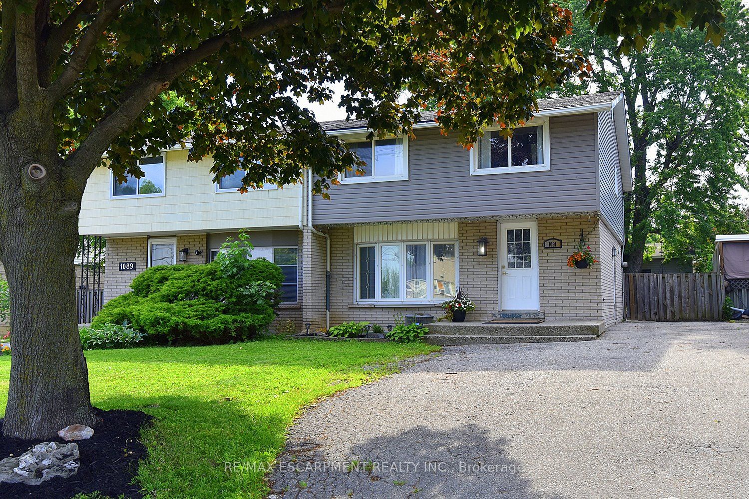 1091 Upper Wellington Street, Hamilton, ON L9A 3S5 photo 2