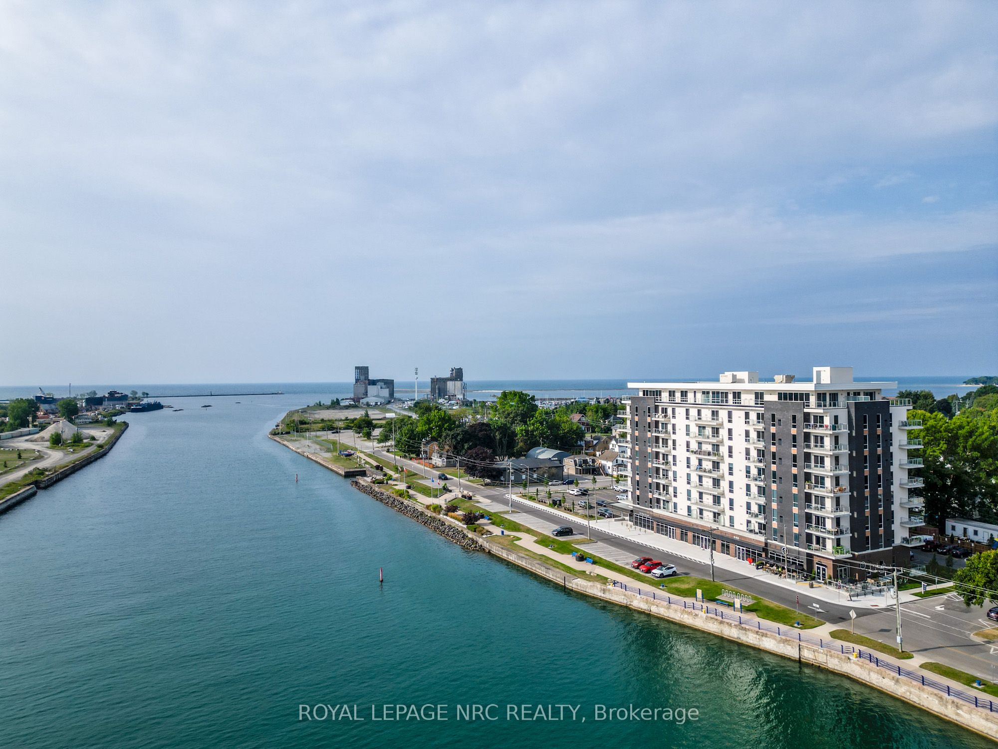 118 West Street 204, Port Colborne, ON L3K 0B9 photo 2