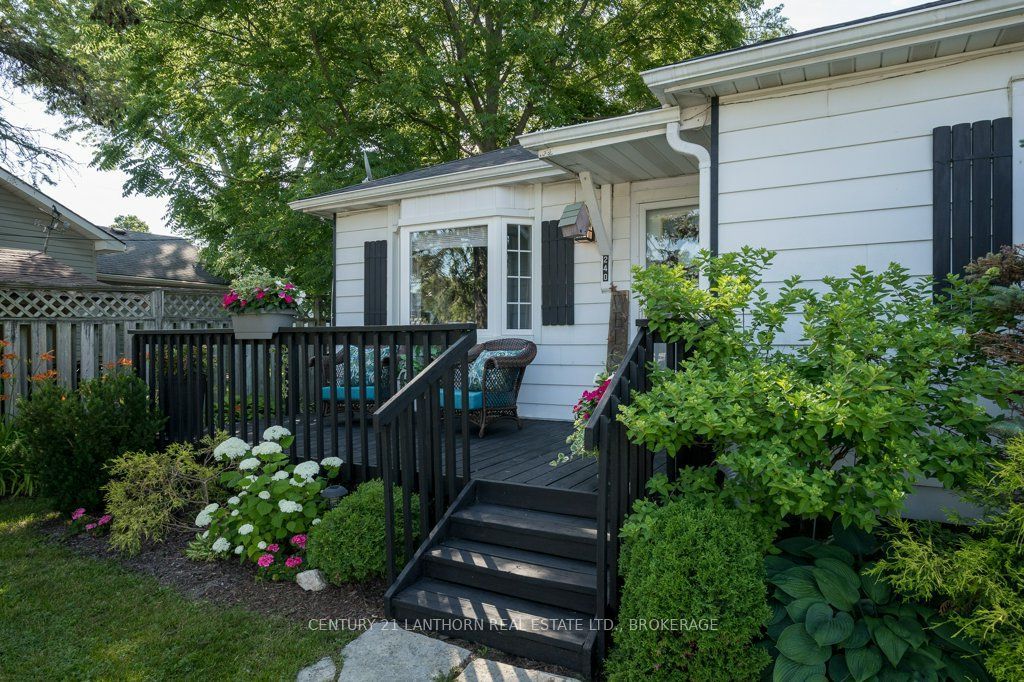 240 Thomas Street W, Greater Napanee, ON K7R 2H9 photo 3