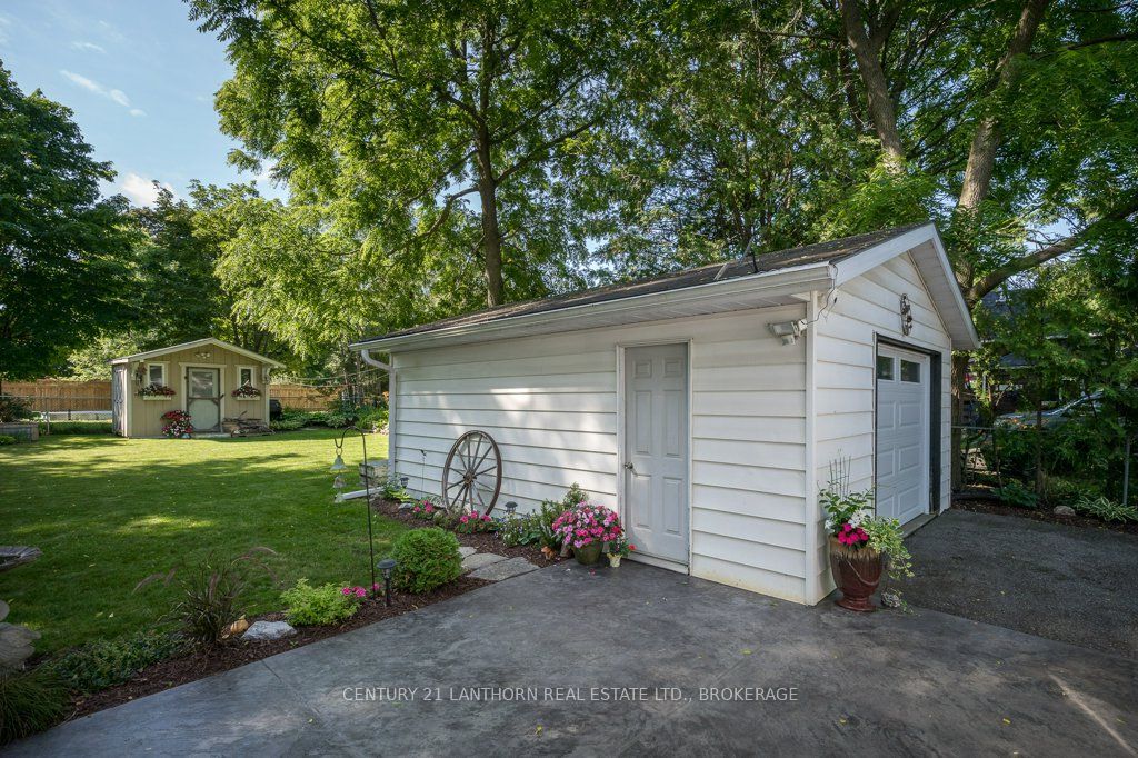 240 Thomas Street W, Greater Napanee, ON K7R 2H9 photo 4