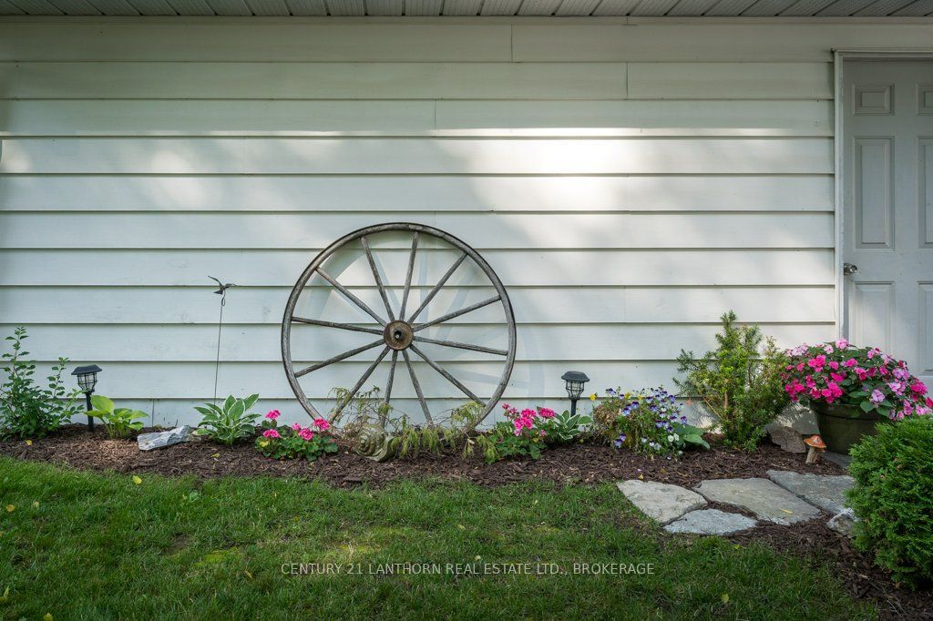 240 Thomas Street W, Greater Napanee, ON K7R 2H9 photo 5