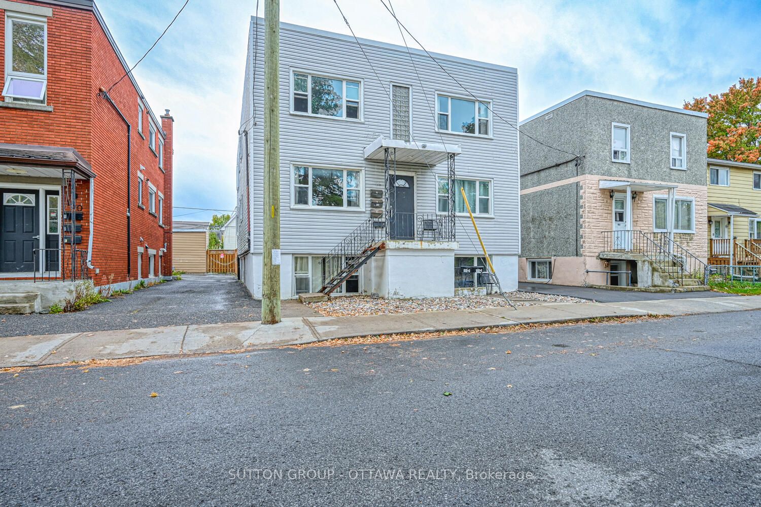 154-156 Dagmar Avenue, Vanier and Kingsview Park, ON K1L 5T2 photo 2