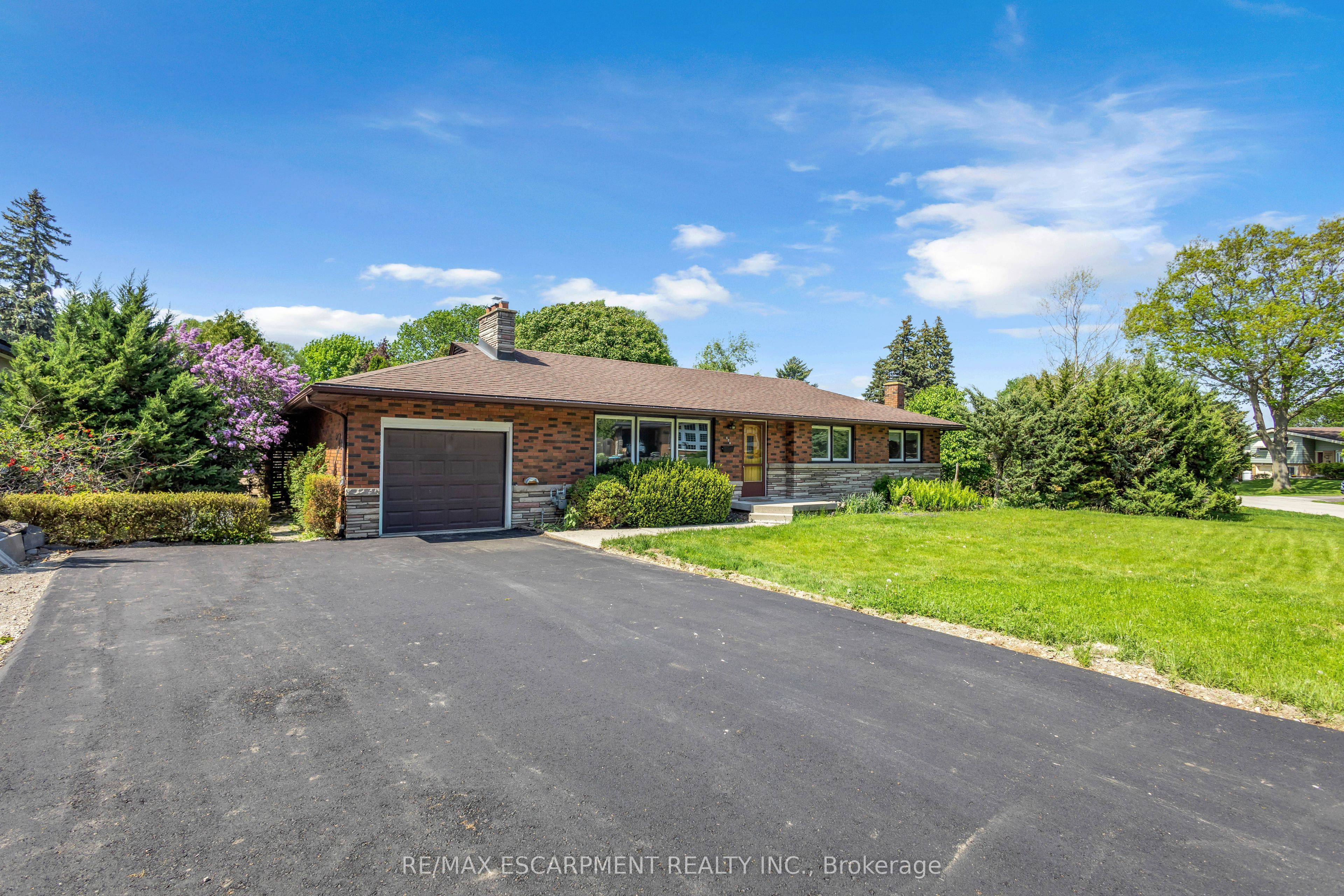 626 Iroquois Avenue, Hamilton, ON L9G 3B4 photo 2