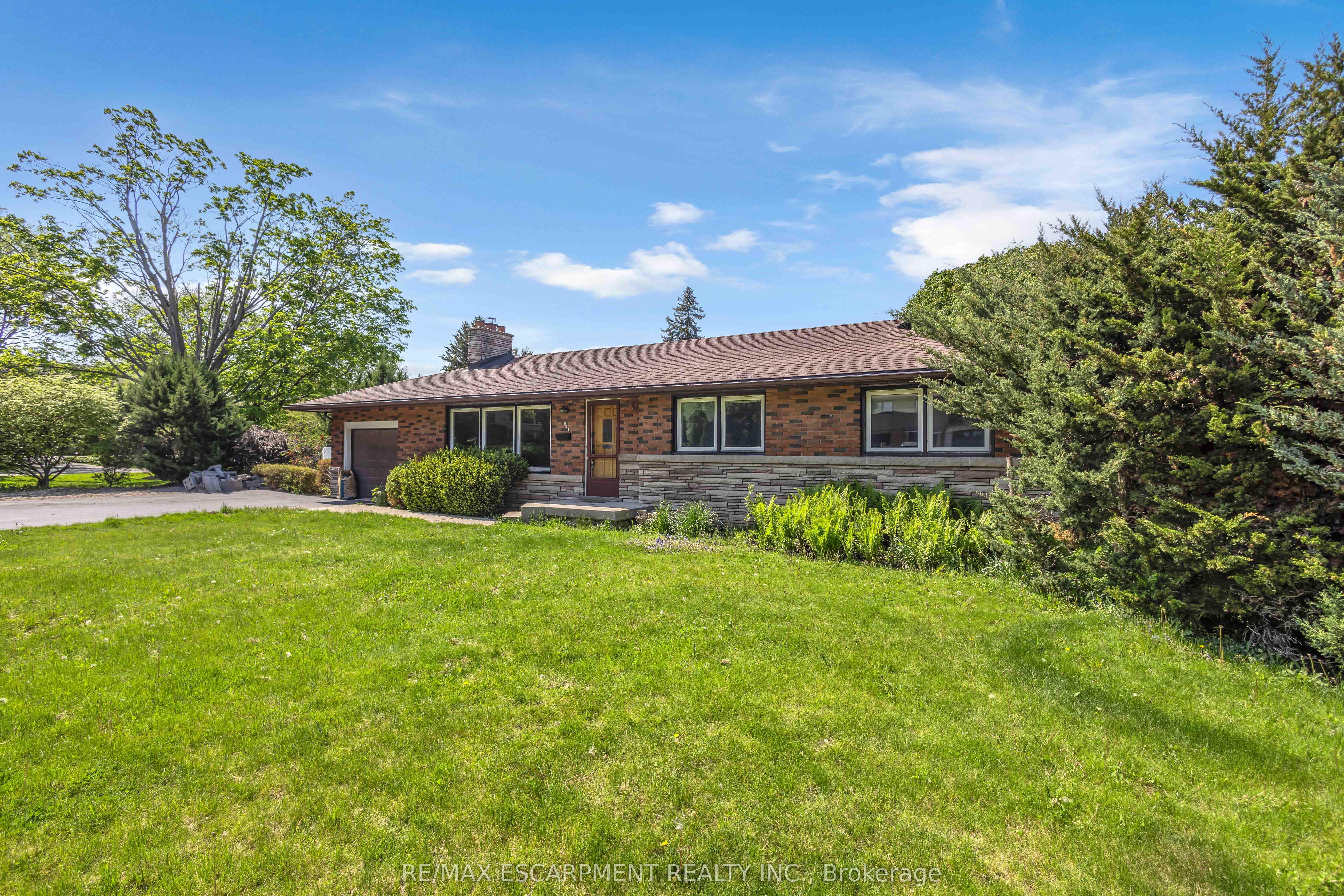 626 Iroquois Avenue, Hamilton, ON L9G 3B4 photo 3