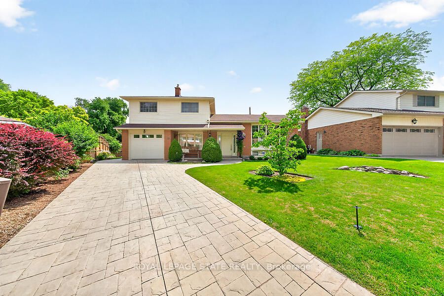 7 Elizabeth Court, Hamilton, ON L8S 2P5 photo 2