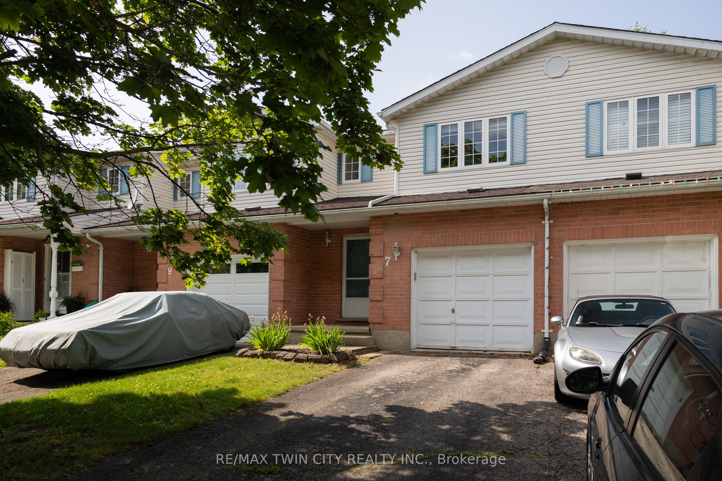 7 GRAYSTONE Court, Brant, ON N3L 3Y1