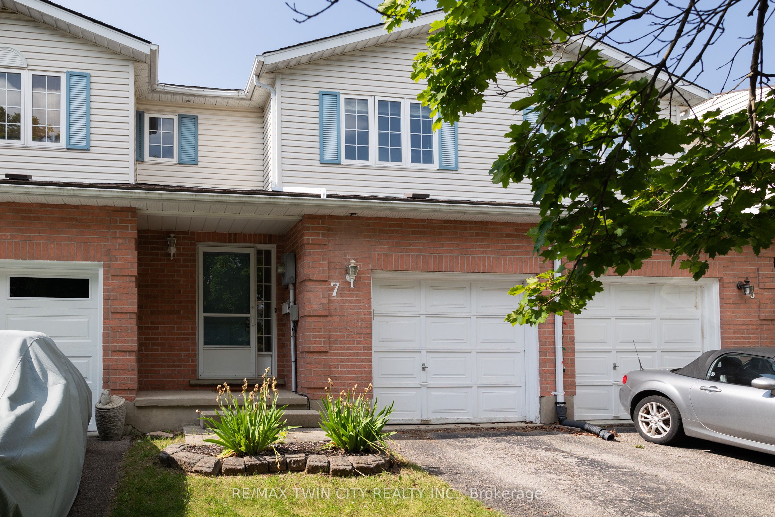 7 GRAYSTONE Court, Brant, ON N3L 3Y1 photo 2