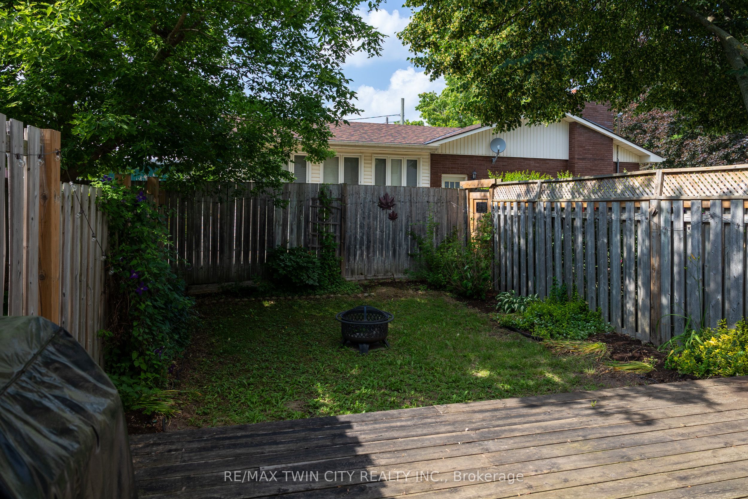 7 GRAYSTONE Court, Brant, ON N3L 3Y1 photo 3