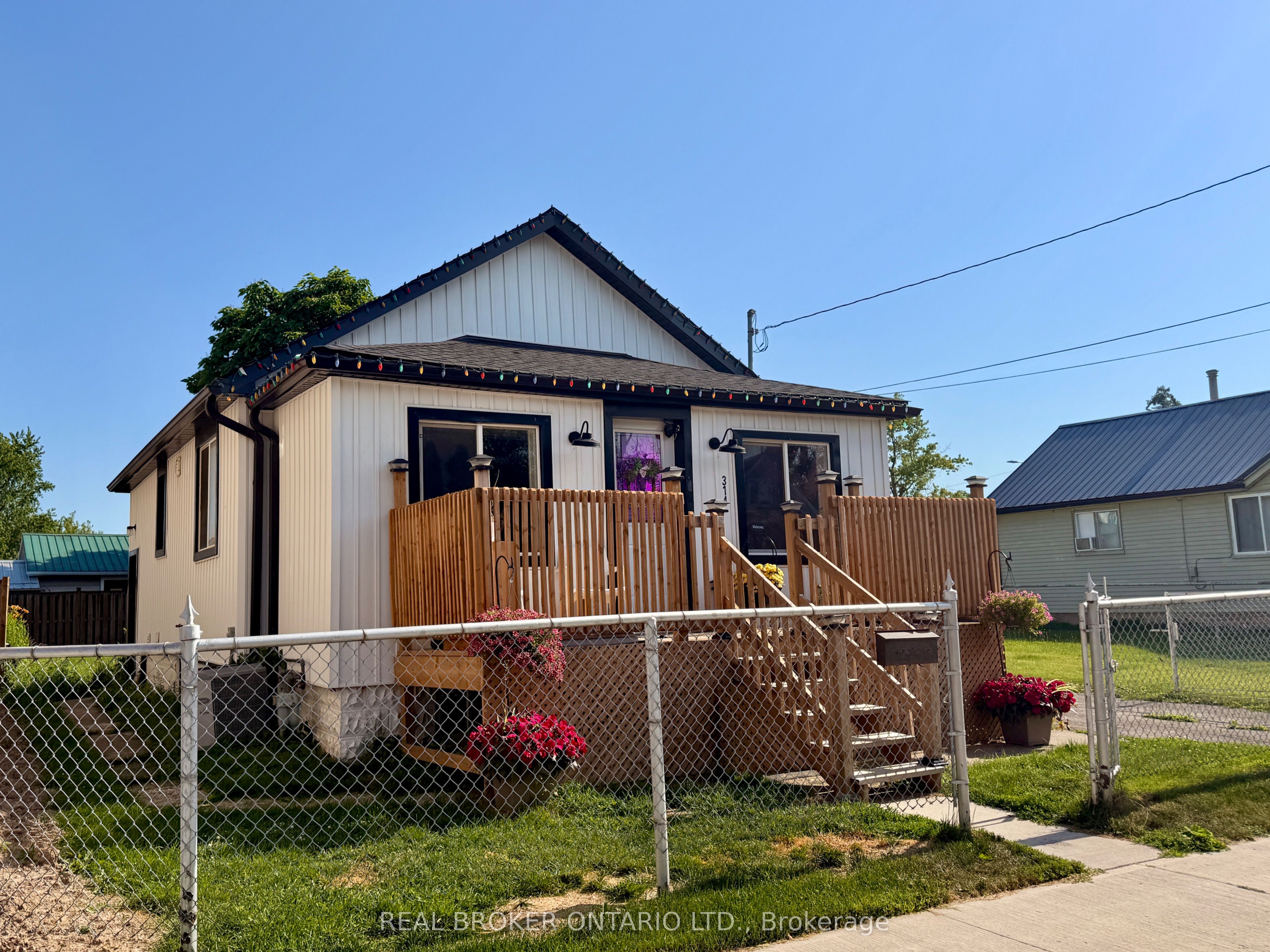 314 Broadway Street, Welland, ON L3C 5L9 photo 4