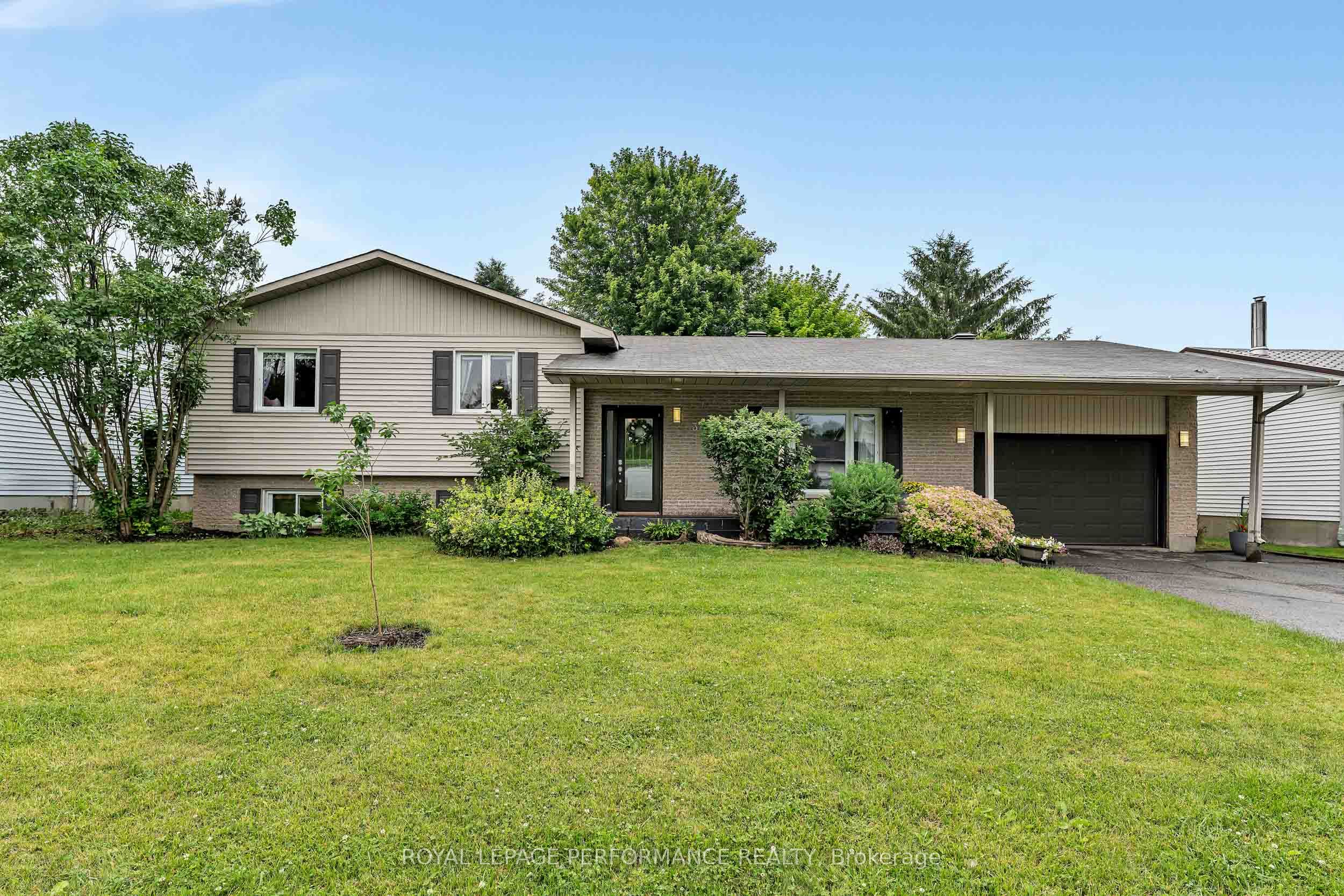 30 Promenade Boulevard, Russell, ON K0A 1W1