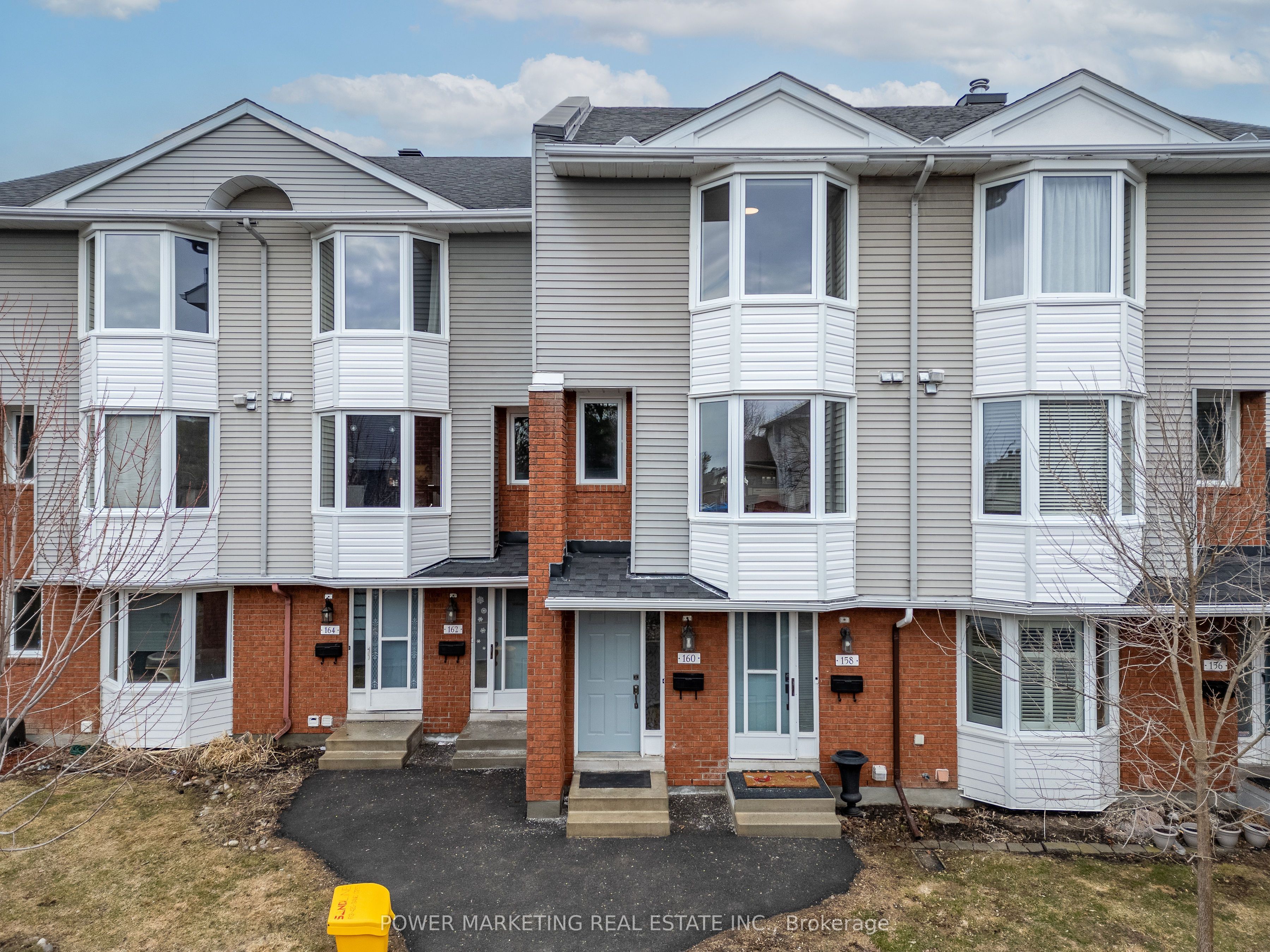 160 RUSHFORD Private, Hunt Club - South Keys and Area, ON K1T 3C8