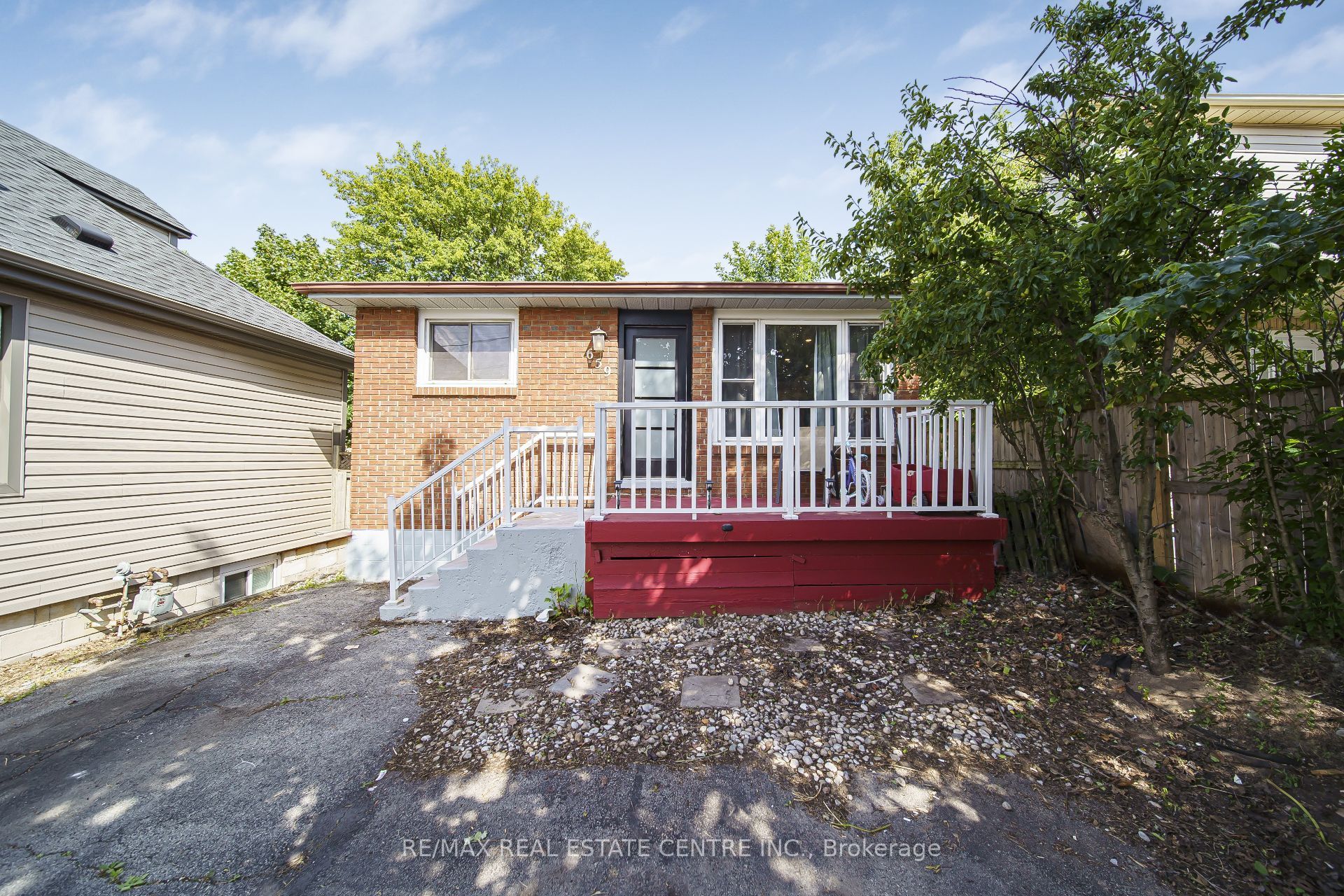 659 Upper Wellington Street E, Hamilton, ON L9A 3R2