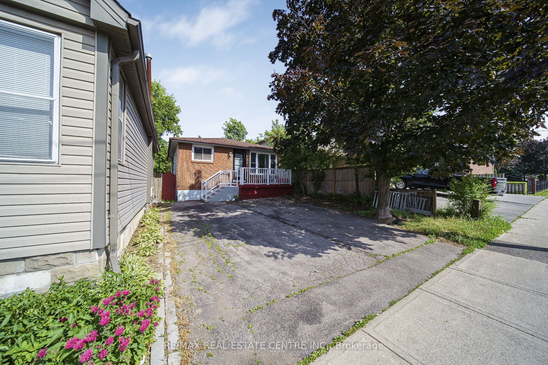 659 Upper Wellington Street E, Hamilton, ON L9A 3R2 photo 2