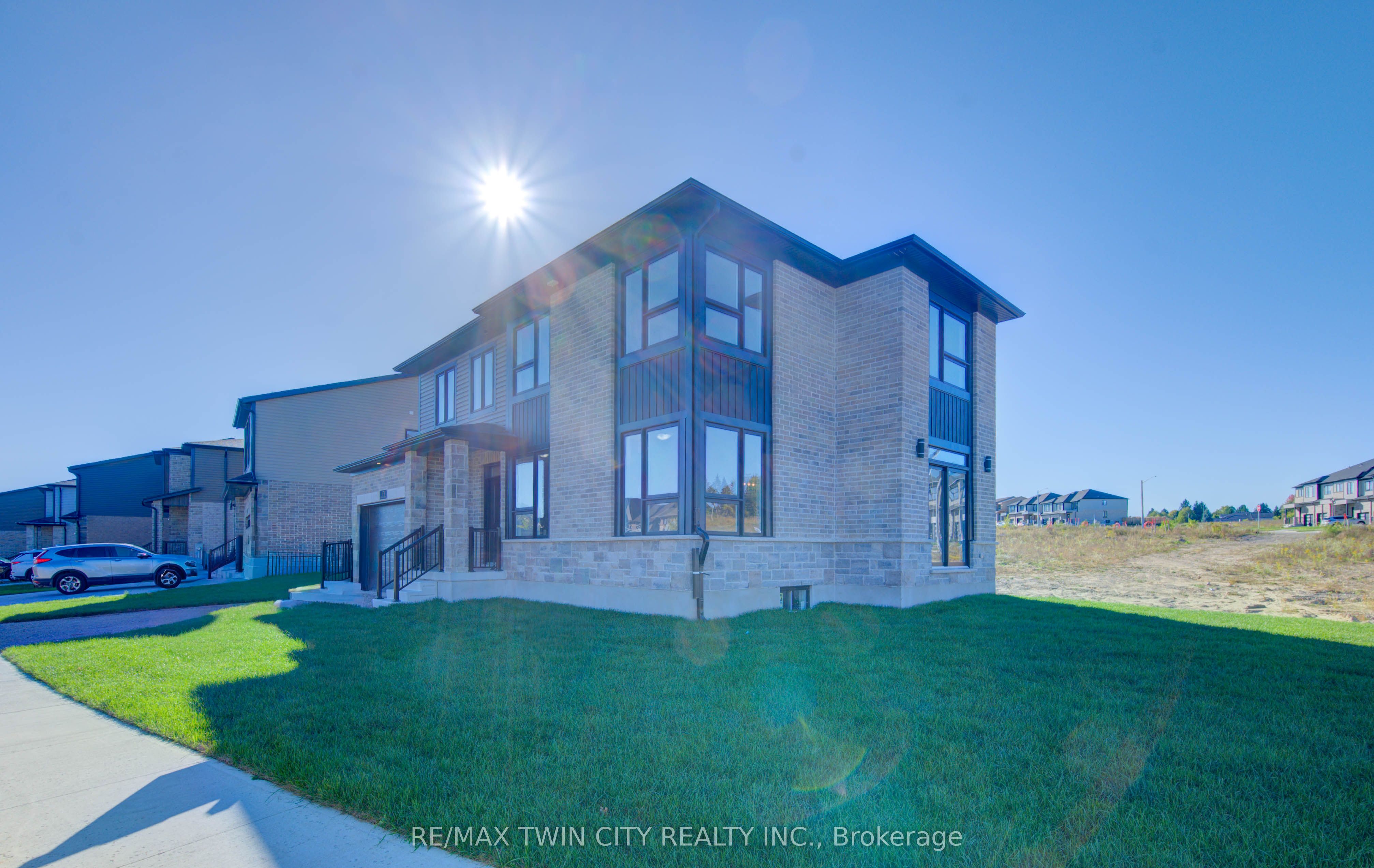 171 Otterbein Road, Kitchener, ON N2B 0A8 photo 4