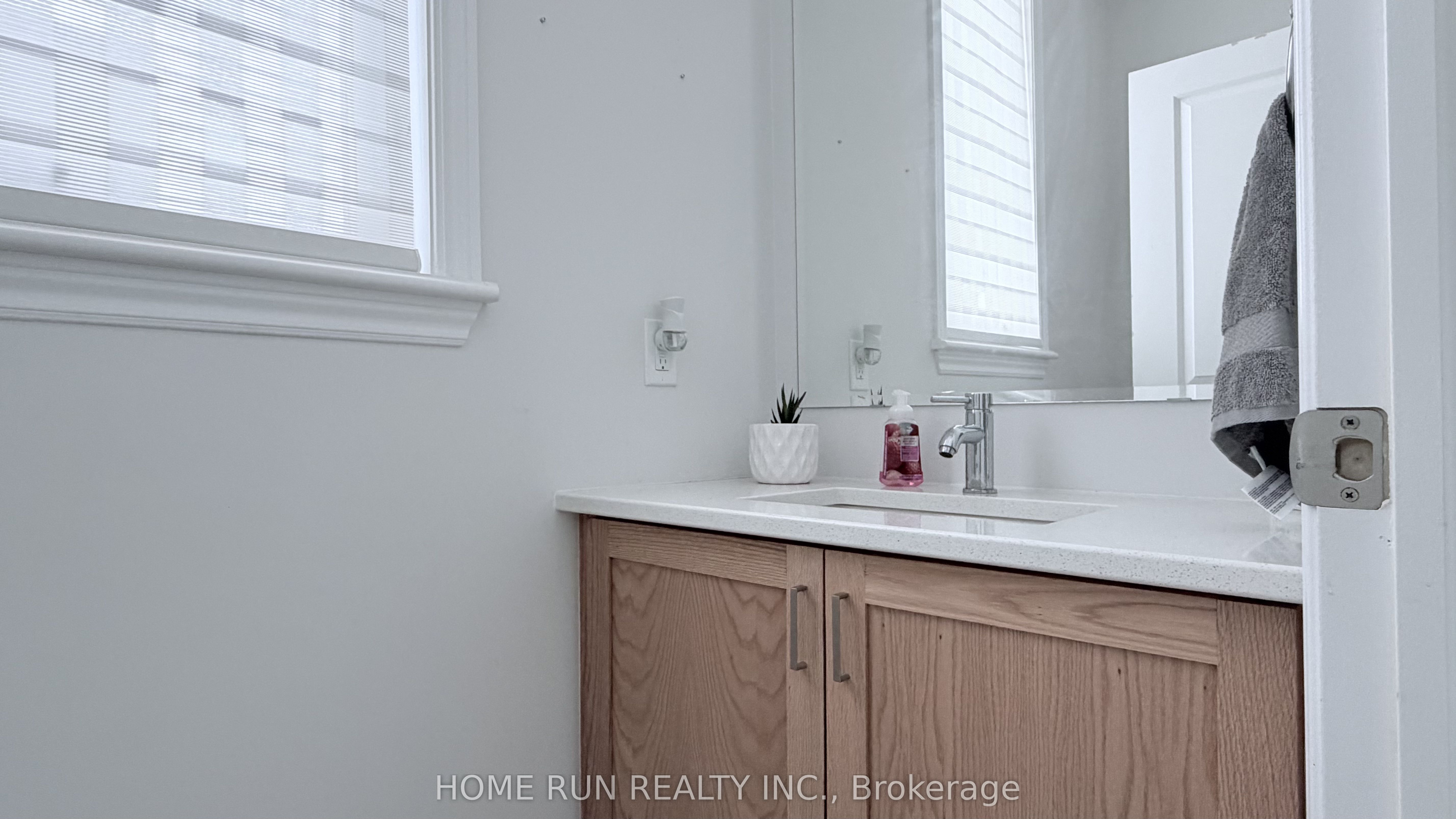535 Honeylocust Avenue, Kanata, ON K2V 0L8