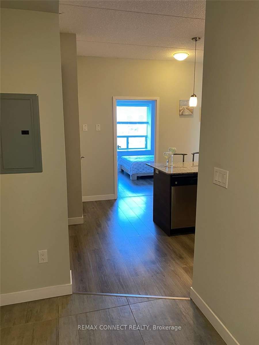 318 Spruce Street E 1010, Waterloo, ON N2L 0E9 photo 3
